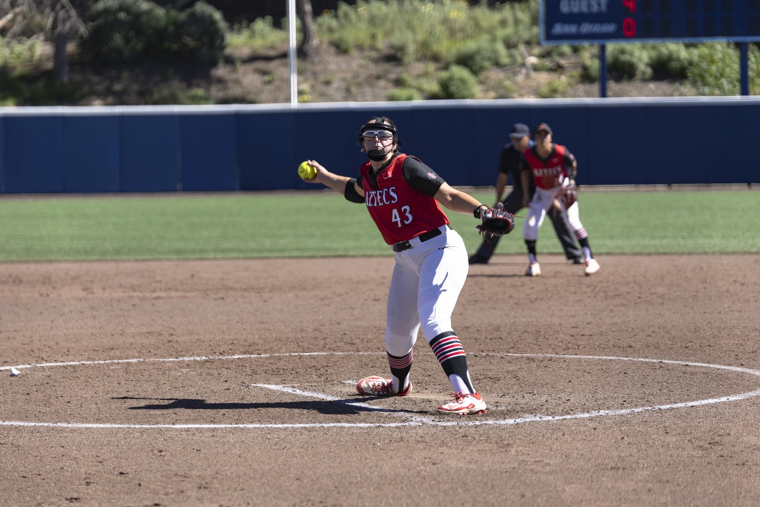 2602-27_Softball-v-Washington_2.jpg