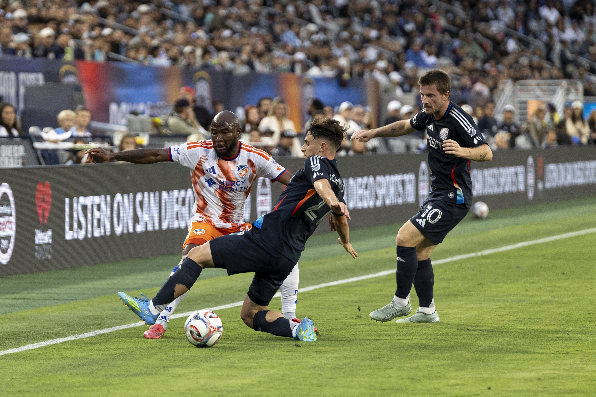 2605-16_SDFC-v-FC Cincinnati_3.jpg