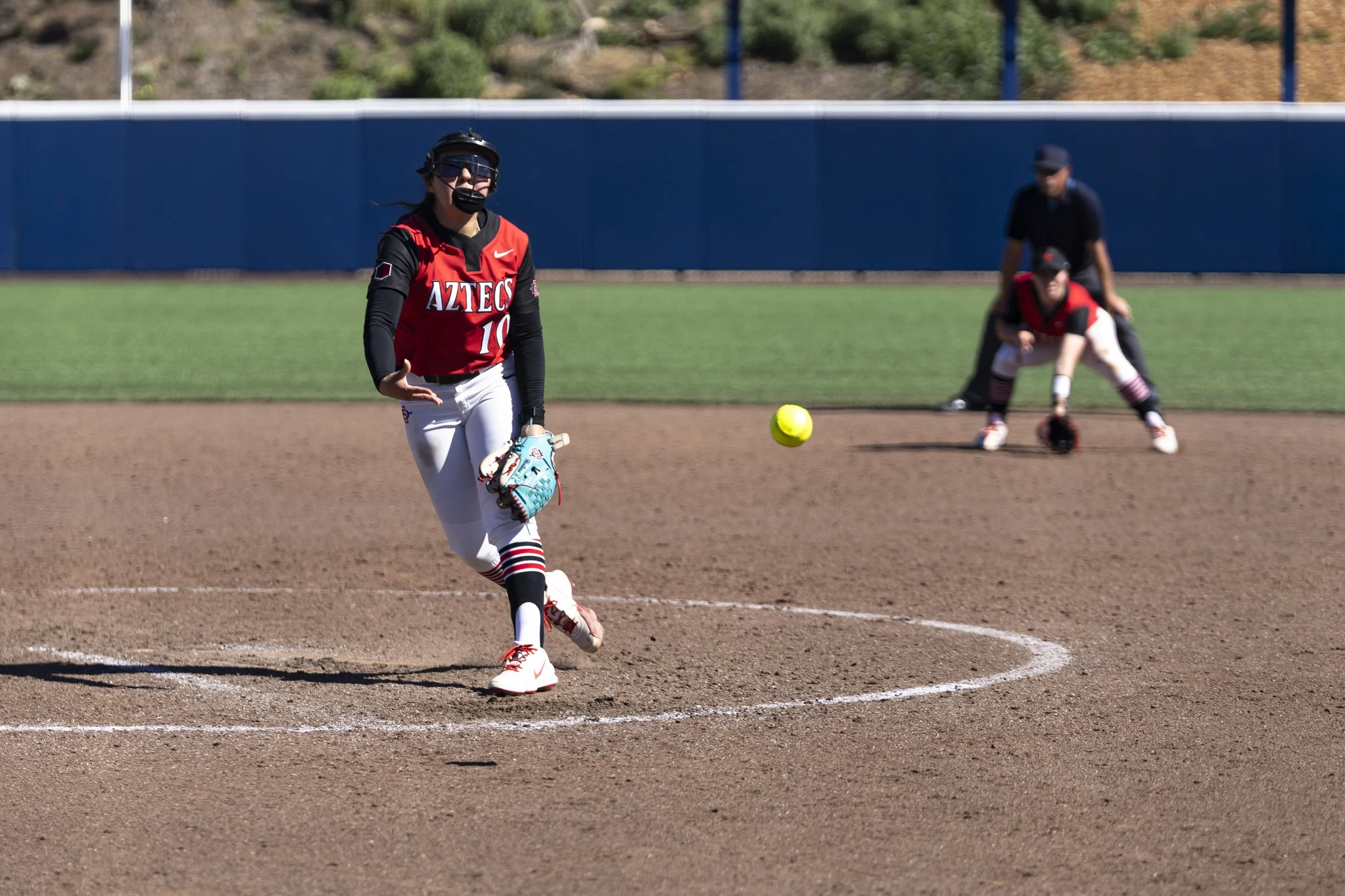 2602-27_Softball-v-Washington_11.jpg
