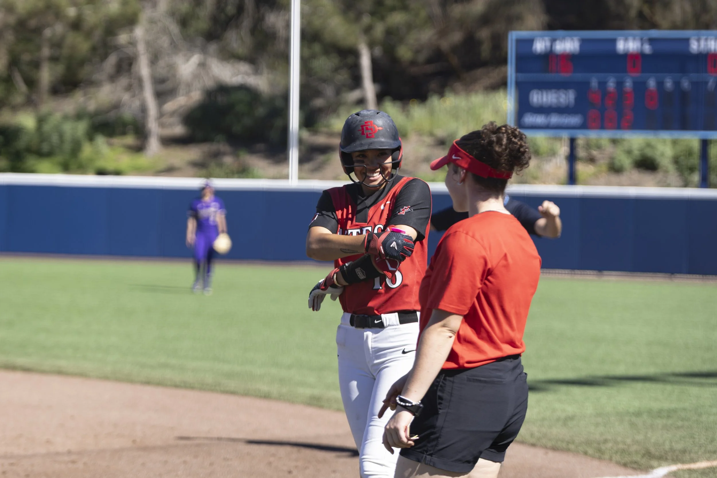 2602-27_Softball-v-Washington_9.jpg