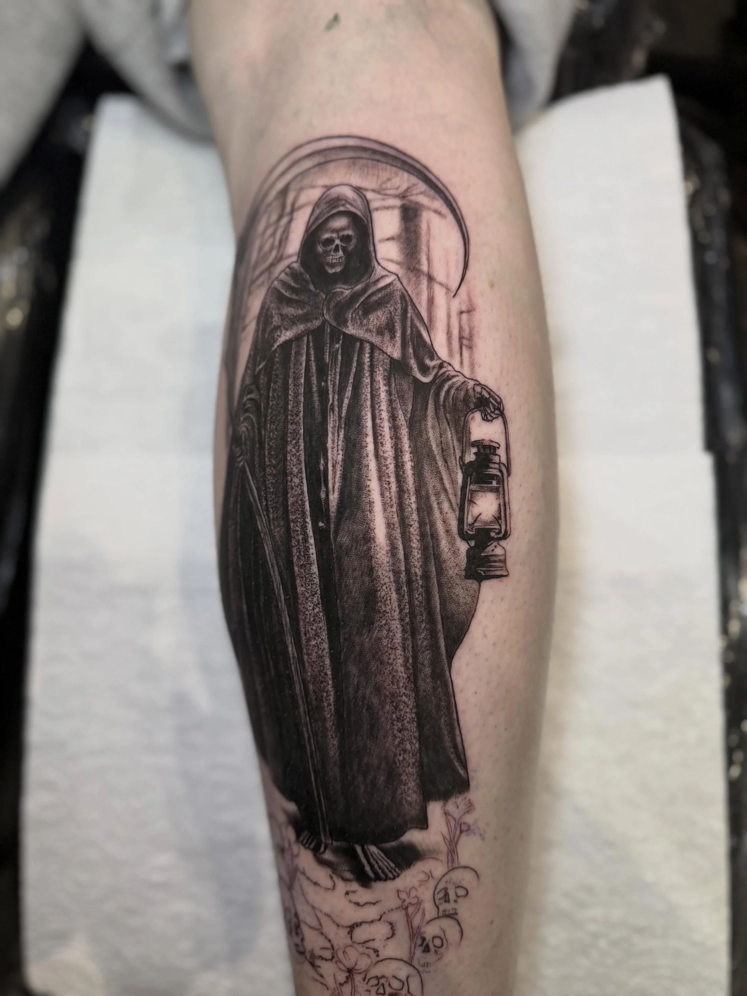 Don&rsquo;t fear the reaper. Not finished but thought it deserved a post!

#realismtattoo #reaper #blackworktattoo #grimreapertattoo #nztattooartist