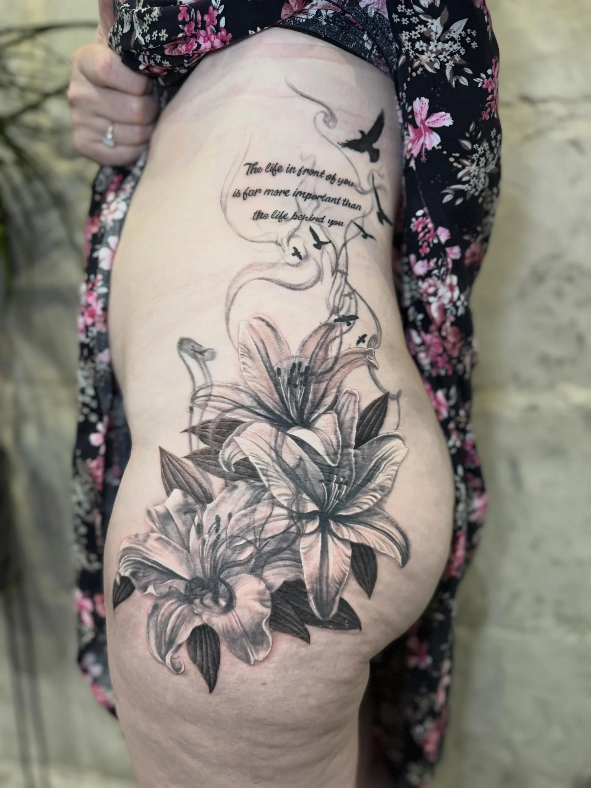 Custom Lillie&rsquo;s for Vanessa, completed over several sessions. Thanks so much Vanessa!

#floraltattoo #realismtattoo #lillies #bnginksociety #nztattooartist