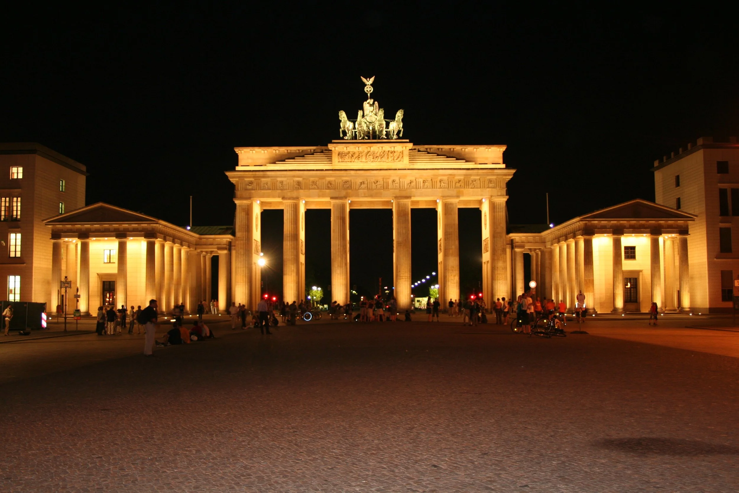 Brandenburg Tor With Flash.jpg