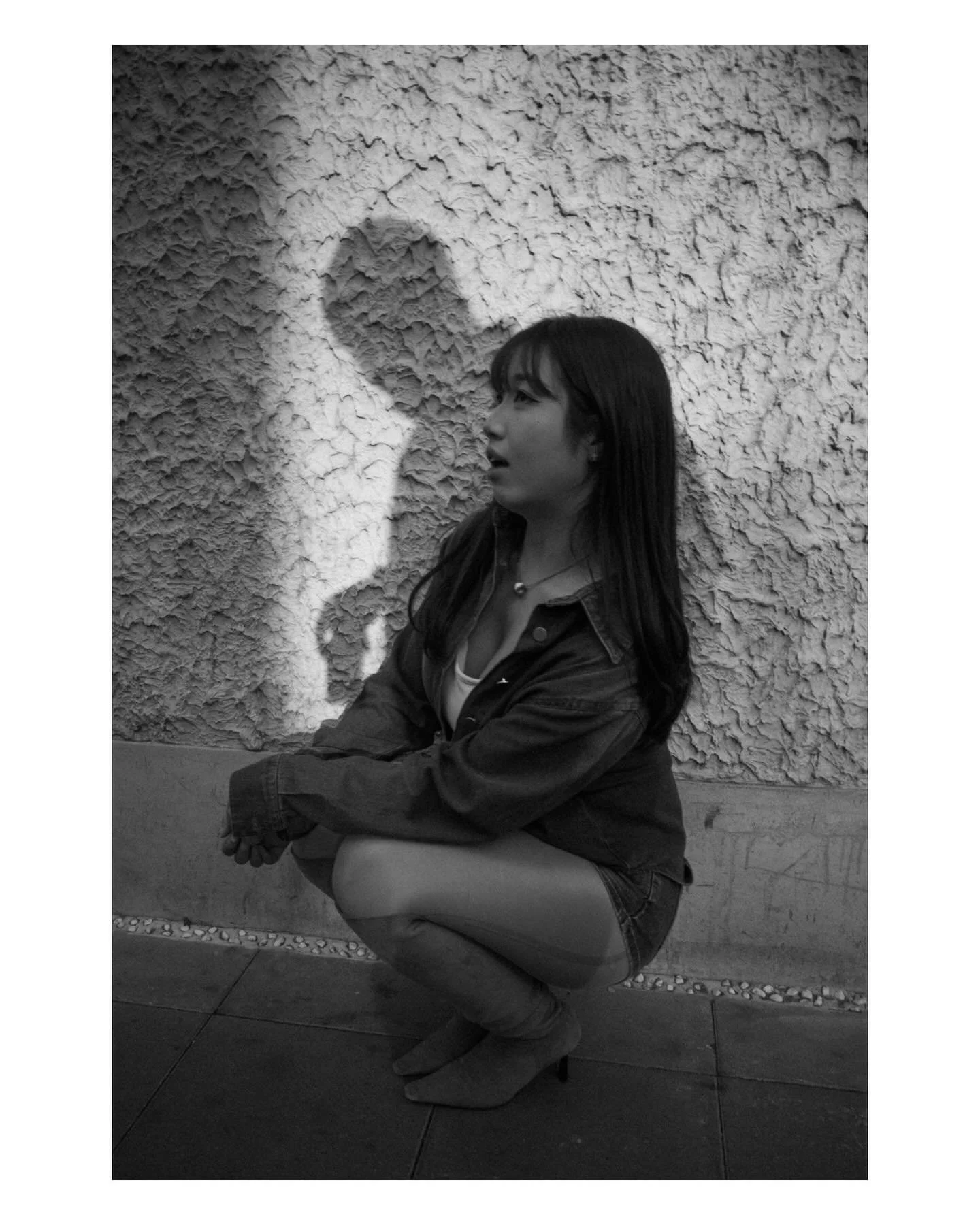 Shadow play or mysterious creep? 

#shadowplay #bwoftheday #griv #grivmonochrome #ricohgr