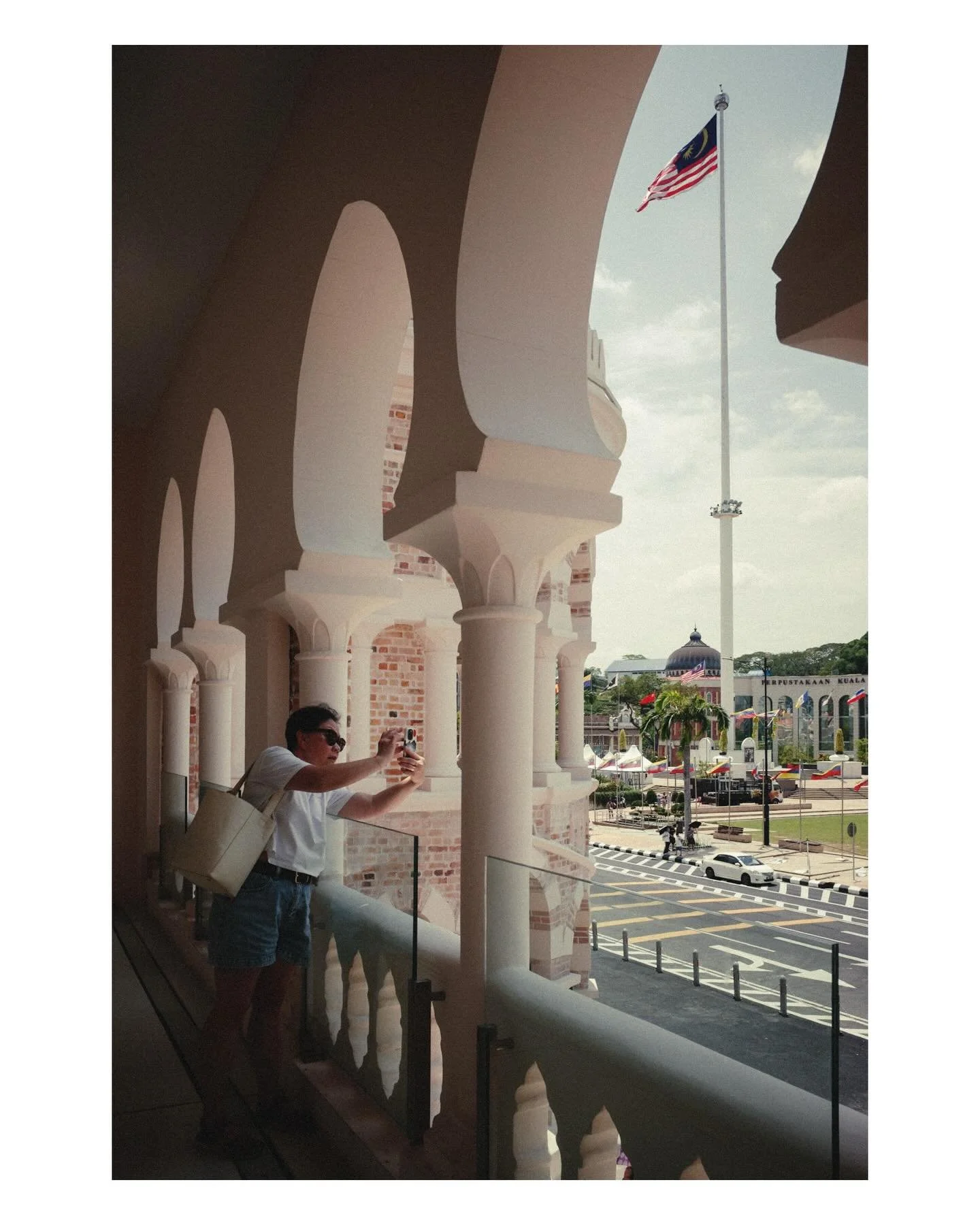 Apparently&hellip;you had to be a lawyer, judge or criminal to get in here before. Luckily I&rsquo;m neither lol 😂 love the newly renovated version of the BAS! 

#merdekasquare #klstreetphotography #visitmalaysia2026