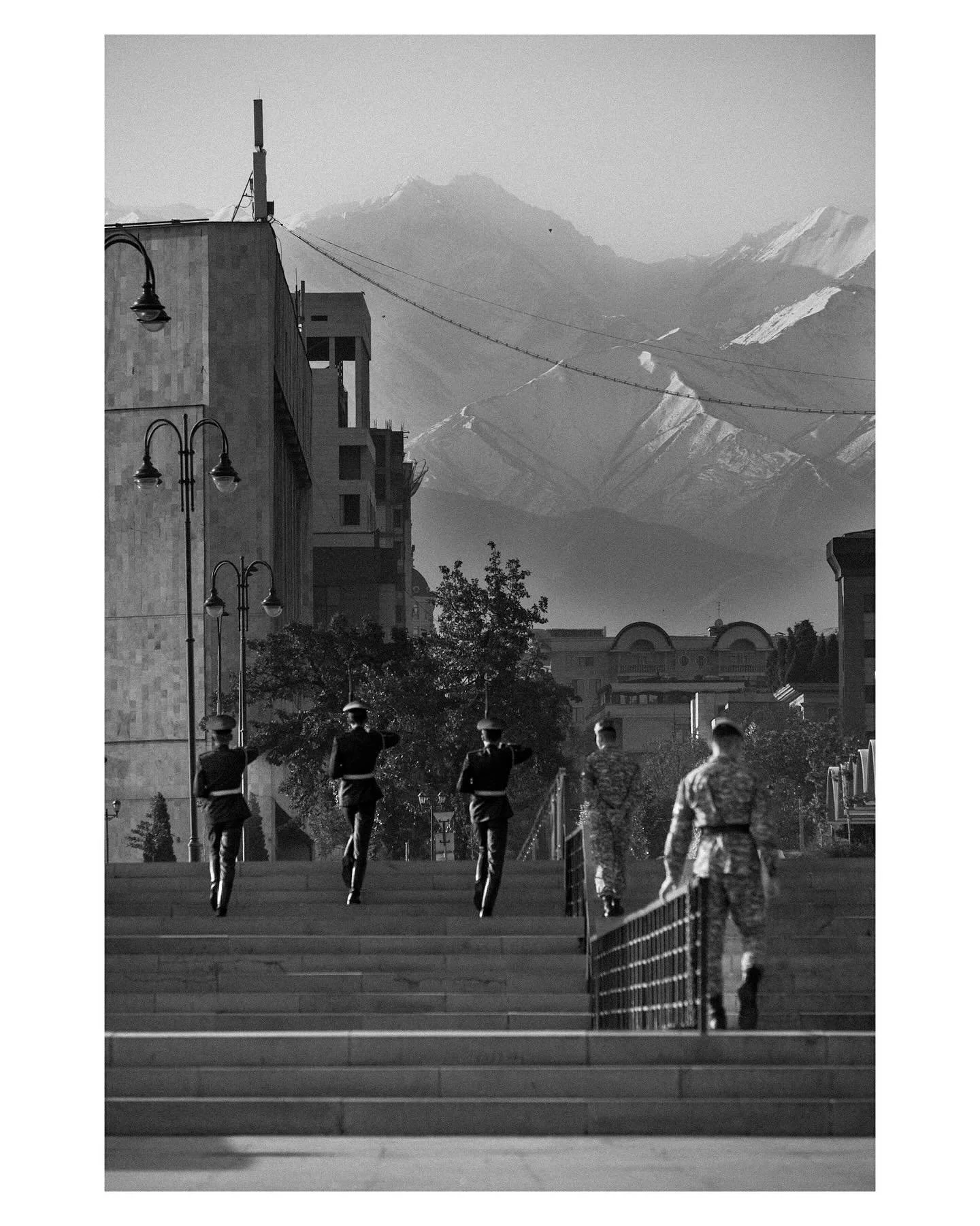 I&rsquo;ve seen quite a few presidential guards shift march in different countries, but nowhere near as epic as this with a massive mountain as a backdrop. 

#bishkek #bishkekcity #bishkektours #kyrgyz #kyrgyzstan #kyrgyzstan🇰🇬 #presidentialguard #