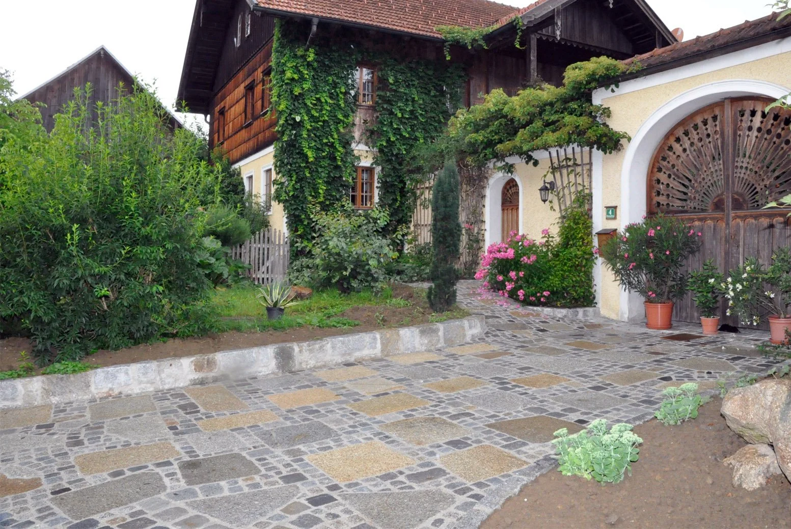 Pflasterung Einfahrt Bauernhof