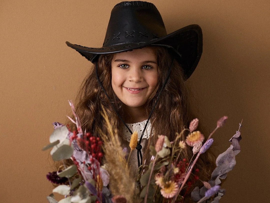 kinderfotografie-editorial-cowgirl-maedchen-studio-01.jpg