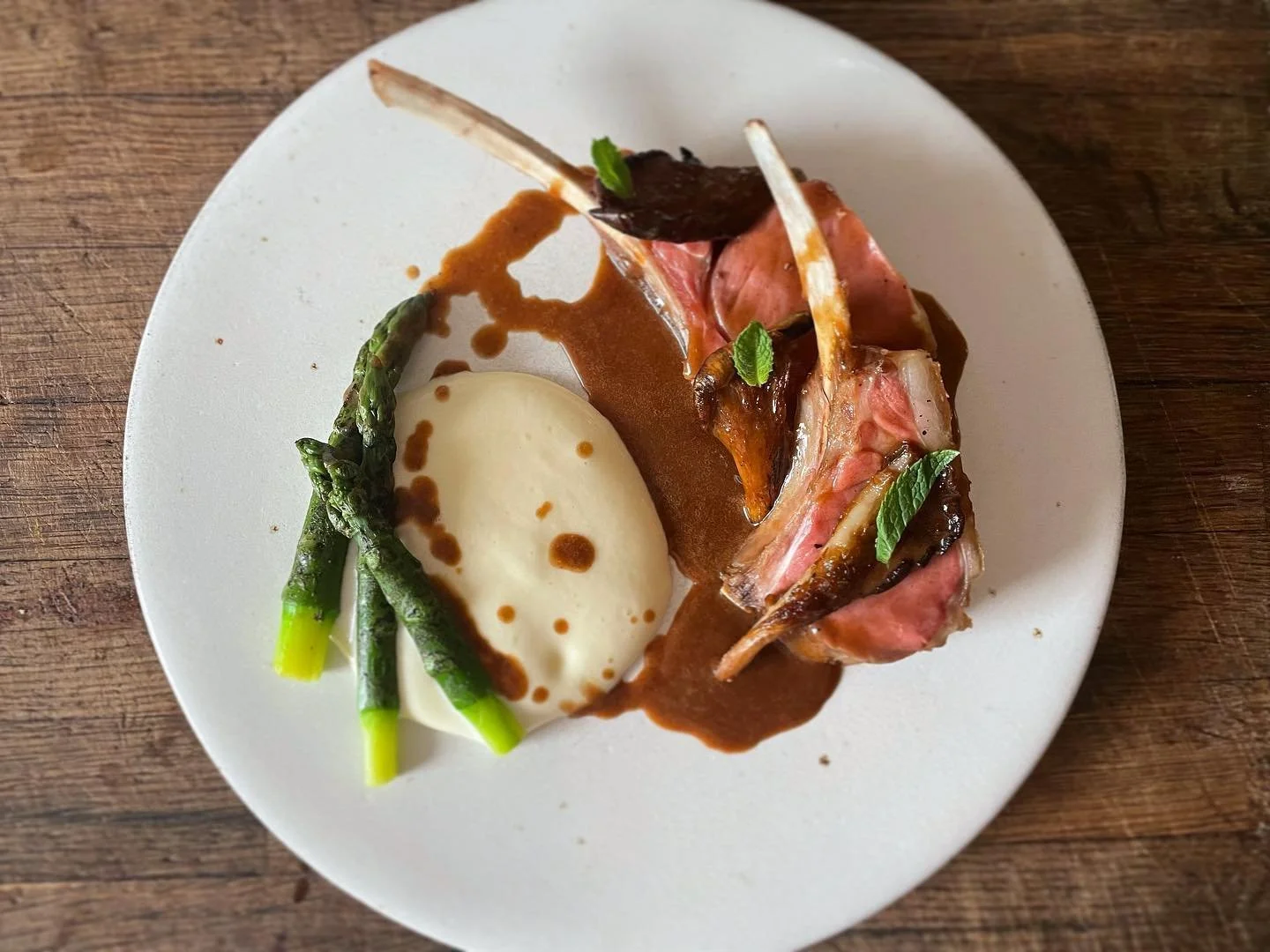 Lamb chops, potato foam, port wine and mint sauce 
.
.
.
.
#lamb #lambchops #potatoes #potatofoam #asparagus #portwine #mint #wine#bristolfood #maincourse #rich #flavour