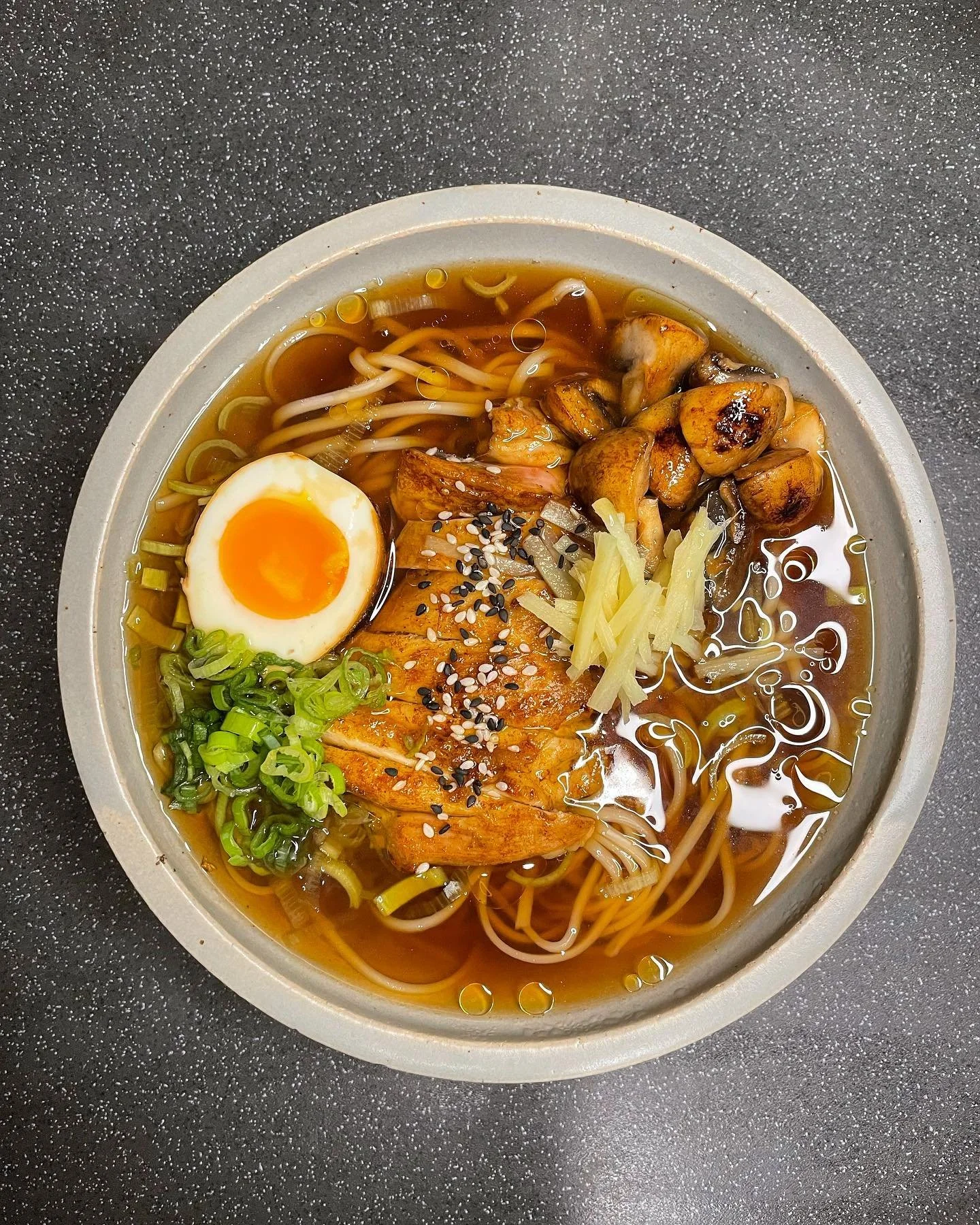 A simple but extremely craveable and umami-drenched ramen 
.
.
.
.
.
.
.
.
.
#ramen #japanese #dashi #spicy #umami #comforting #chickenramen #ramenegg