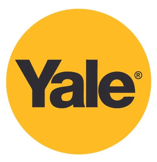 Logo jaune avec le nom Yale en noir.