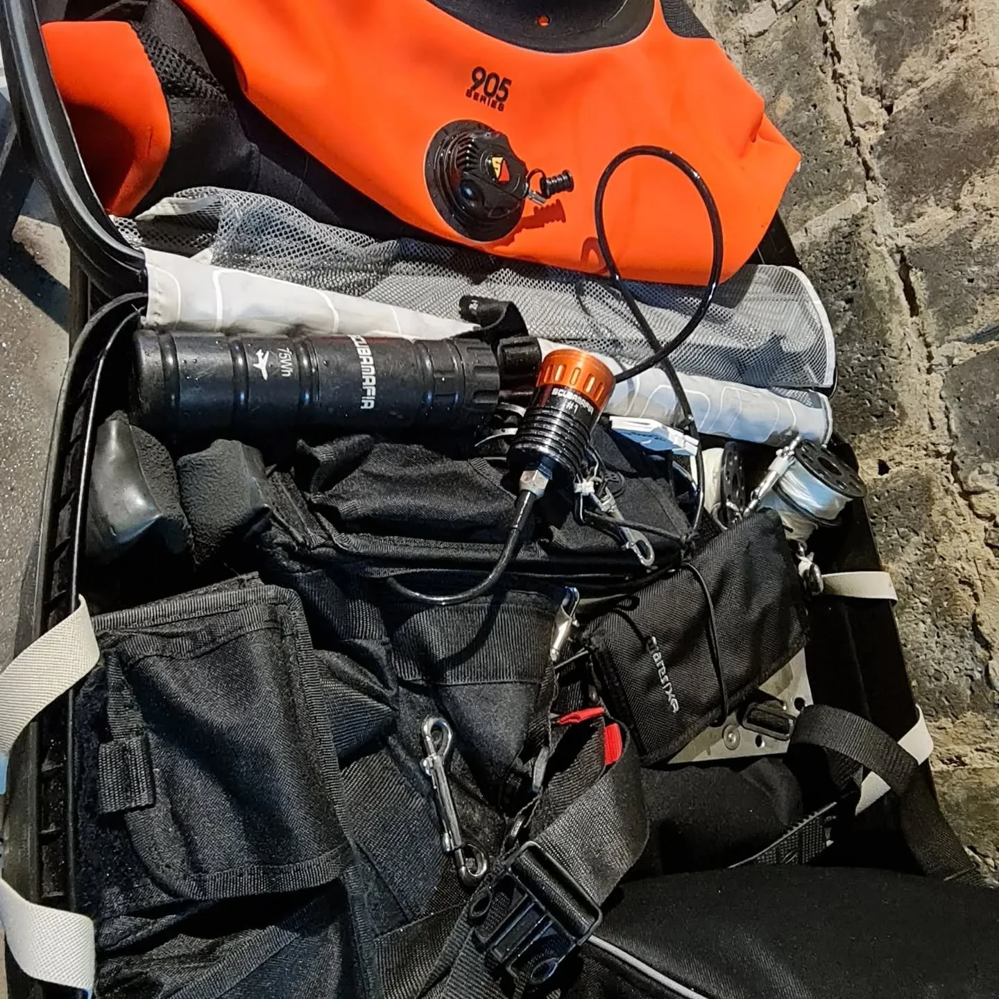 #English below#
Denne uken har noen av klubbens medlemmer v&aelig;rt p&aring; full cave kurs i @molnarjanoscave i Budapest sammen med @pluravalley.

For en uke!

4 dager, 8 dykk, 27 grader i vannet og stortsett deilig nordnorsk v&aring;rv&aelig;r ute