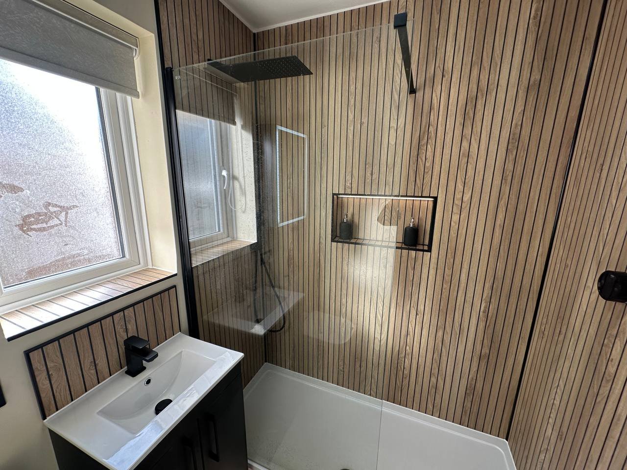 wooden-panelling-window-ledge-bathroom-ba2.jpg