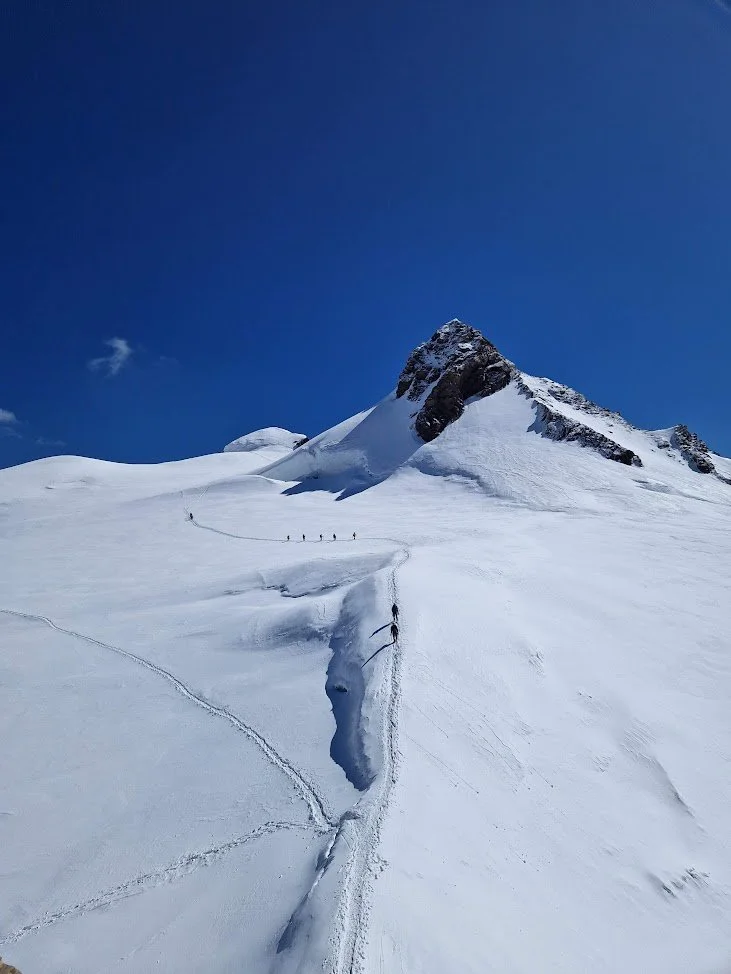 Wyprawa z aklimatyzacją na czterotysięczniki w Saas-Fee: Weissmies, Allalinhorn i Strahlhorn