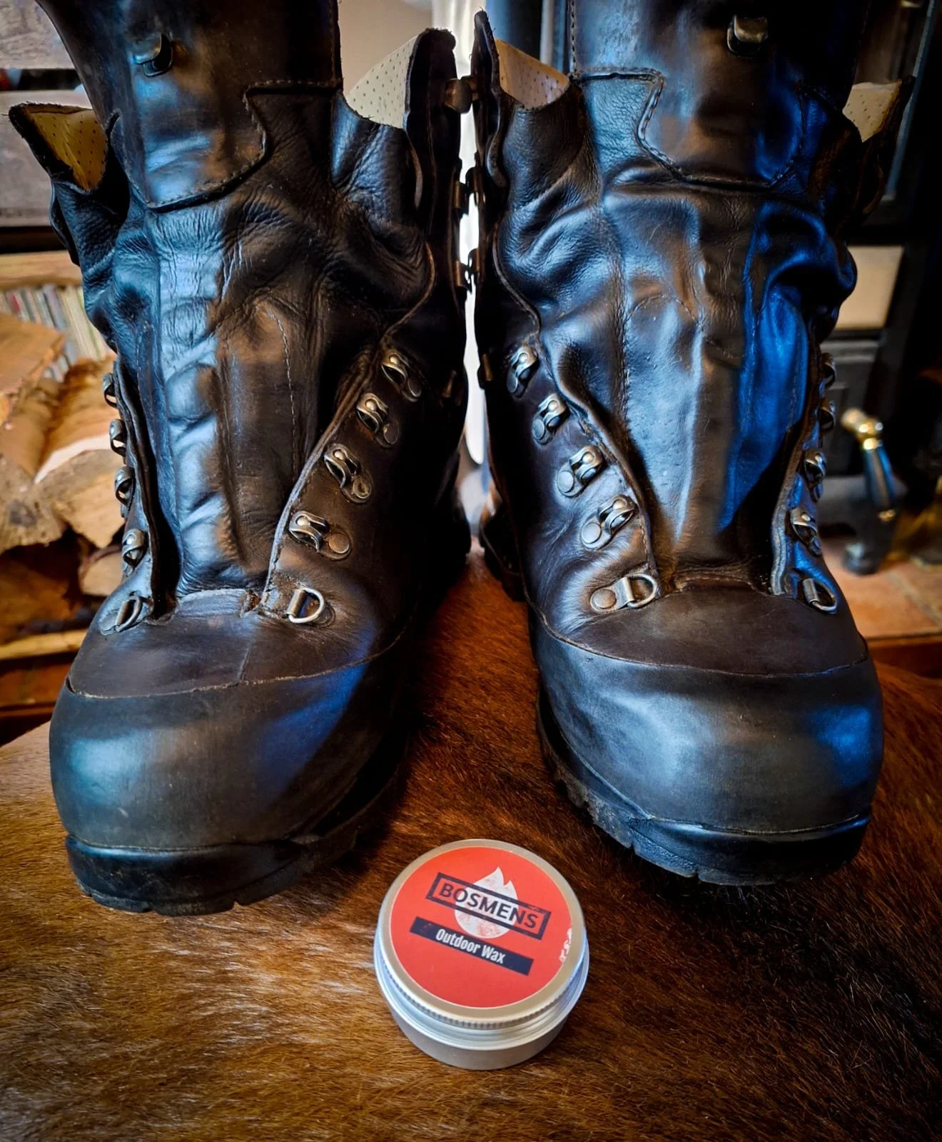 Wandelschoenen behandeld met Bosmens Outdoor Wax voor waterafstotende bescherming