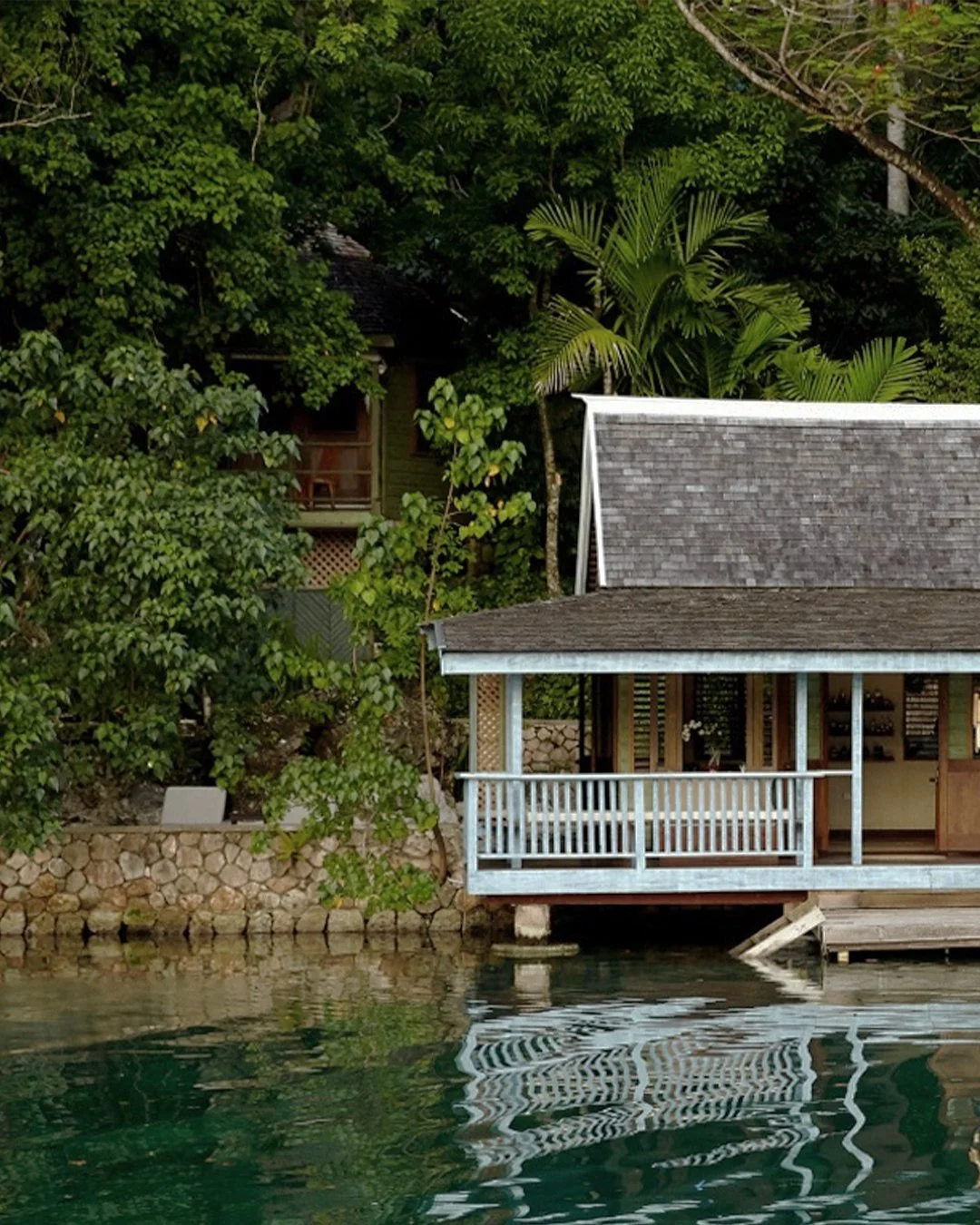 Planning a little break and a scene like this is the dream for me ... 🌴 A waterside cottage in Oracabessa, JA. Yes please.