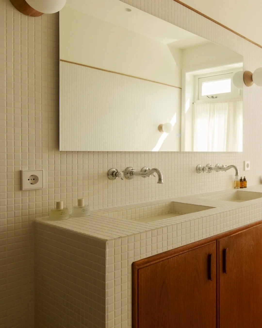 This minimalist bathroom showcases sleek lines and warm wood tones, creating a flawless balance of functionality and sophistication. Embracing simplicity with stunning tiles and let the natural light illuminate your space.