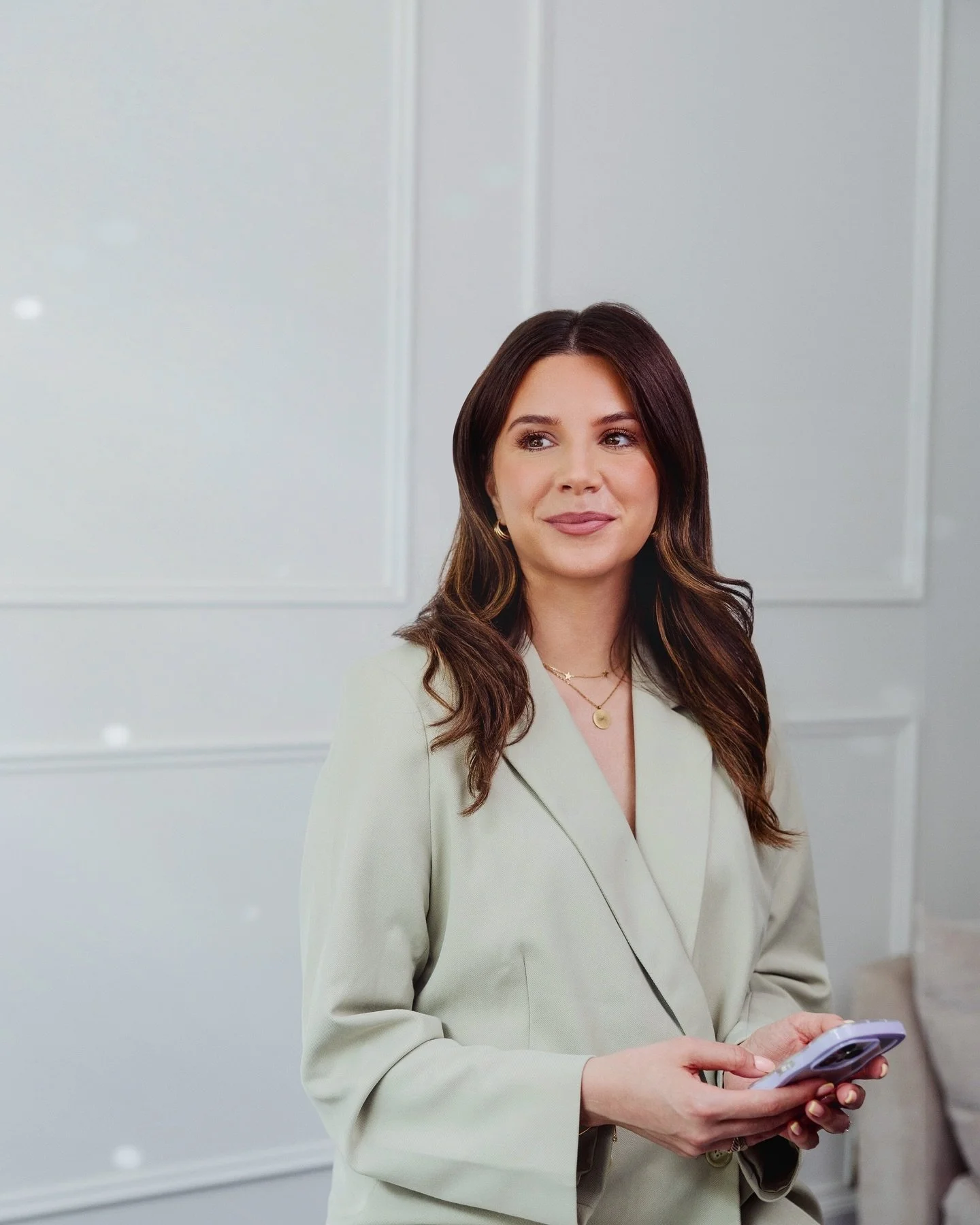 About time I introduced myself 👋🏼 

I&rsquo;m Chloe, founder &amp; designer here at Your Vibes Only. I have worked as a graphic designer for over 20 years and feel lucky to say my job has always been a big passion of mine.

My mission is to empower