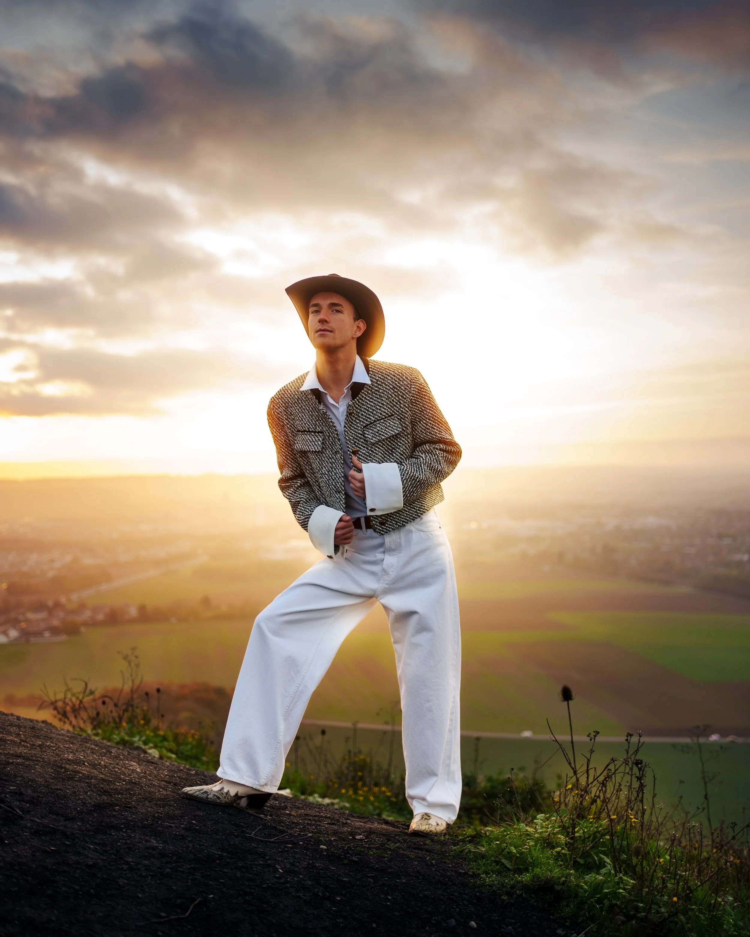 Cow-boy sur le sommet d'une montagne