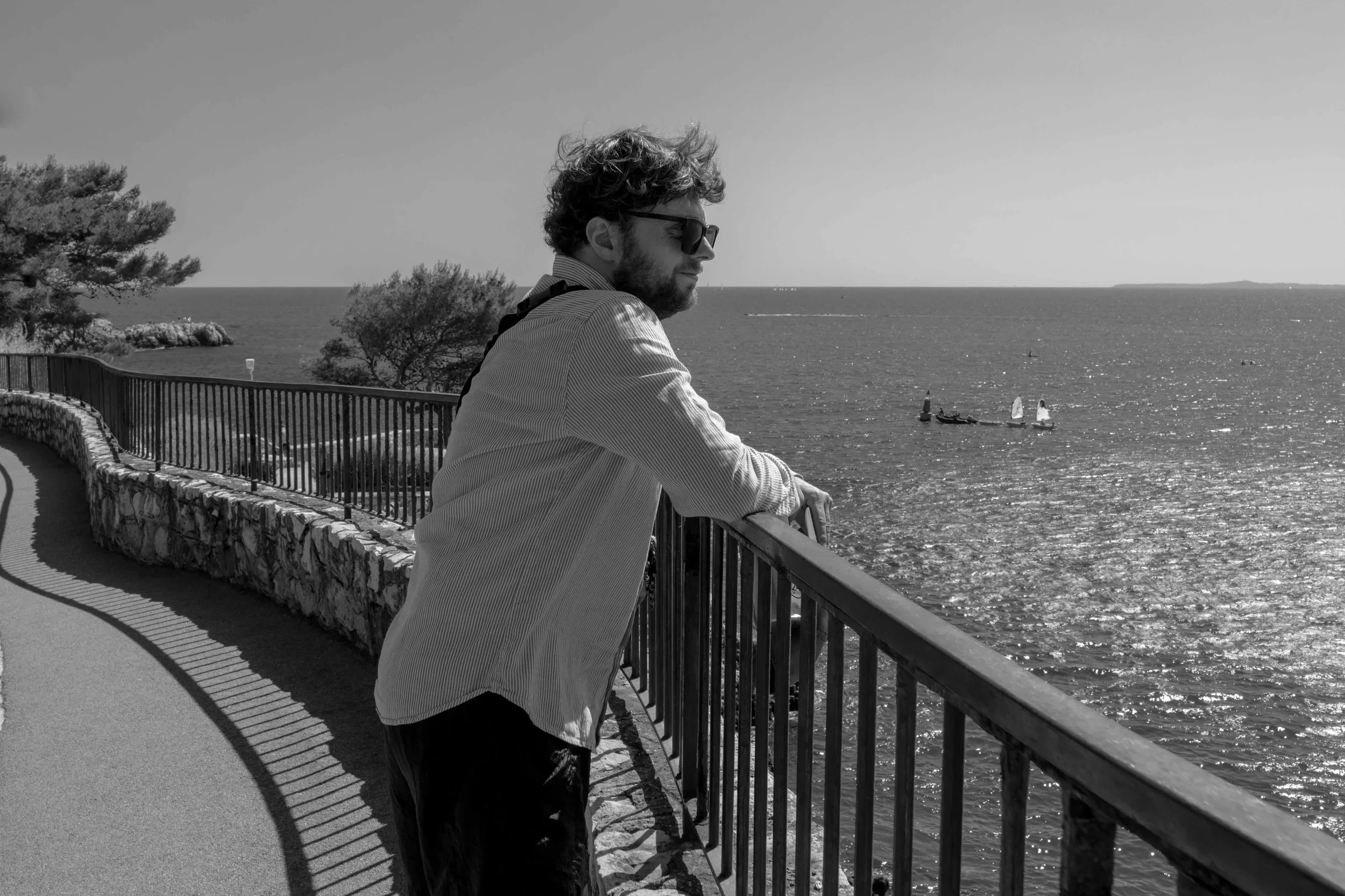 04_mann-am-meer_nizza_c_tina-berger_2025_querformat.jpeg