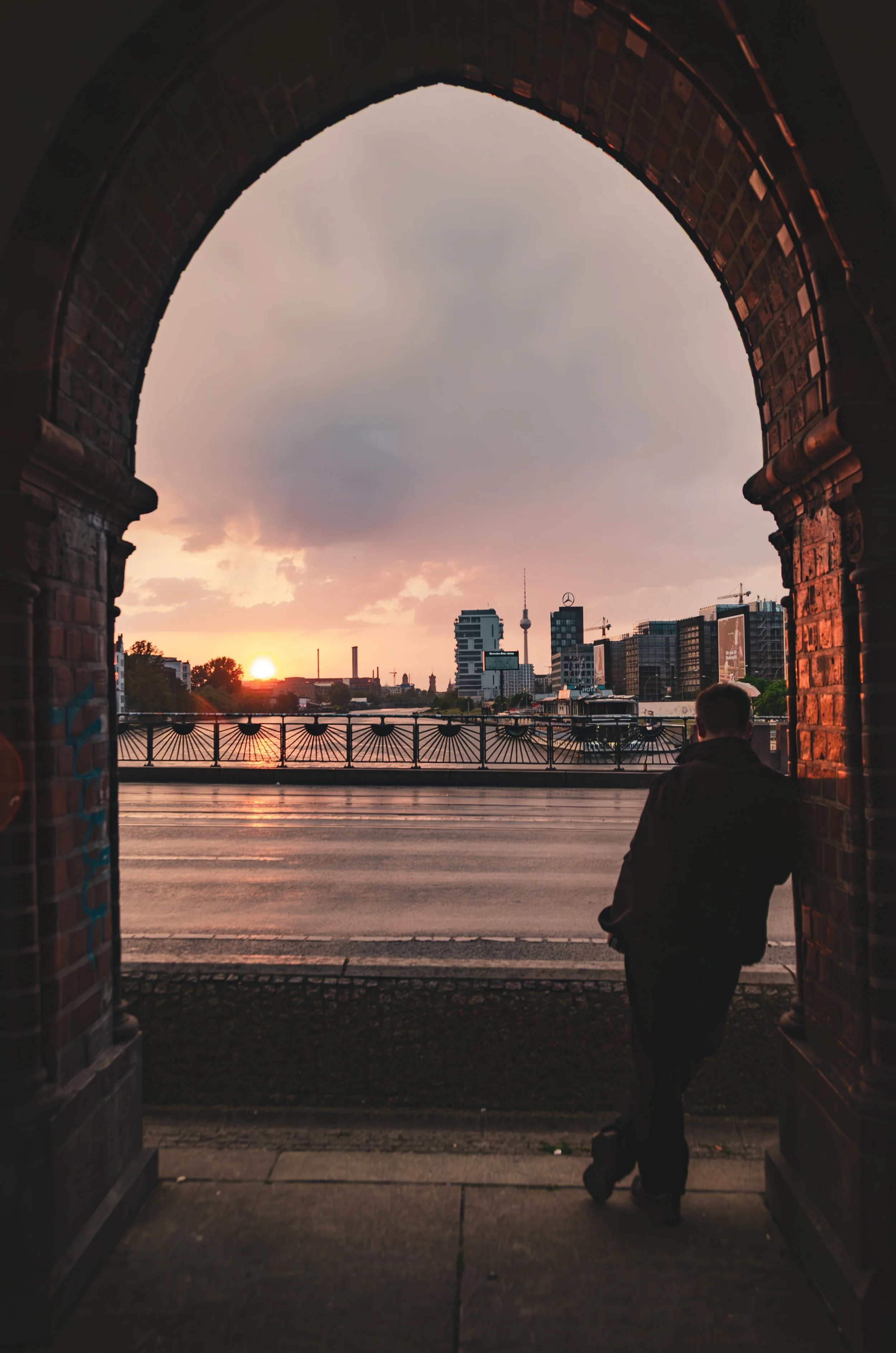 04_sonnenuntergang_oberbaumbruecke_berlin_c_tina-berger_2018_hochformat.jpeg