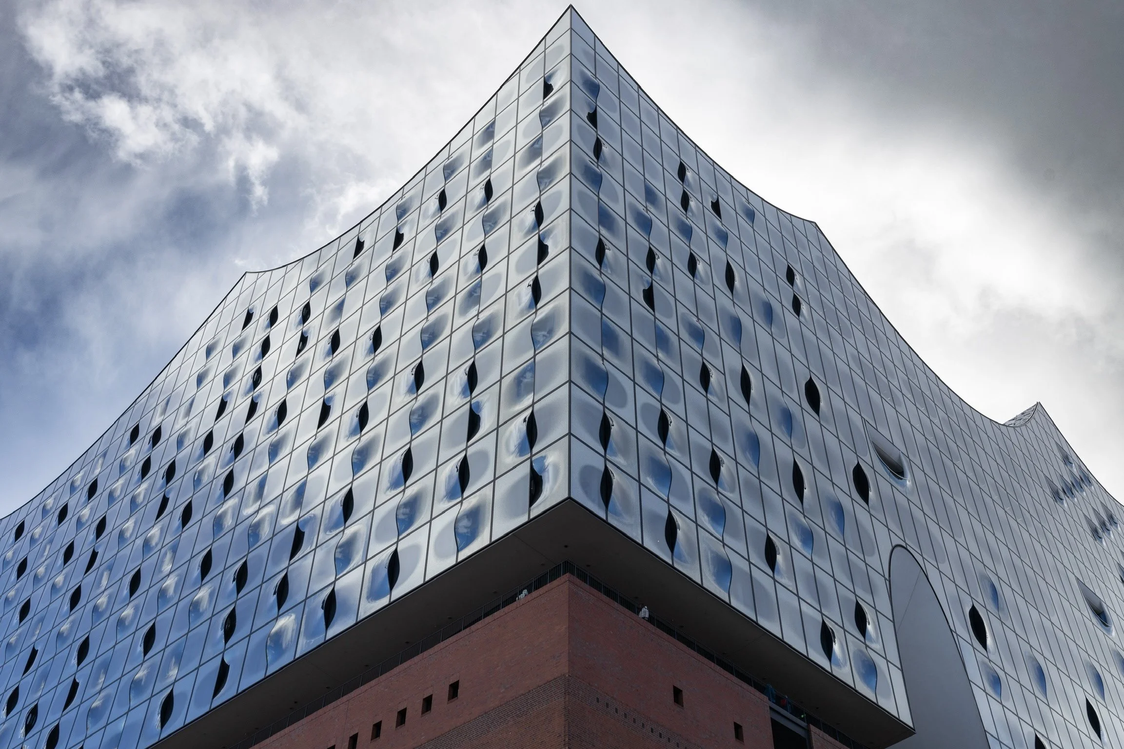 11_elbphilharmonie_hamburg_architekturfotografie_c_tina-berger_2023_querformat.jpeg