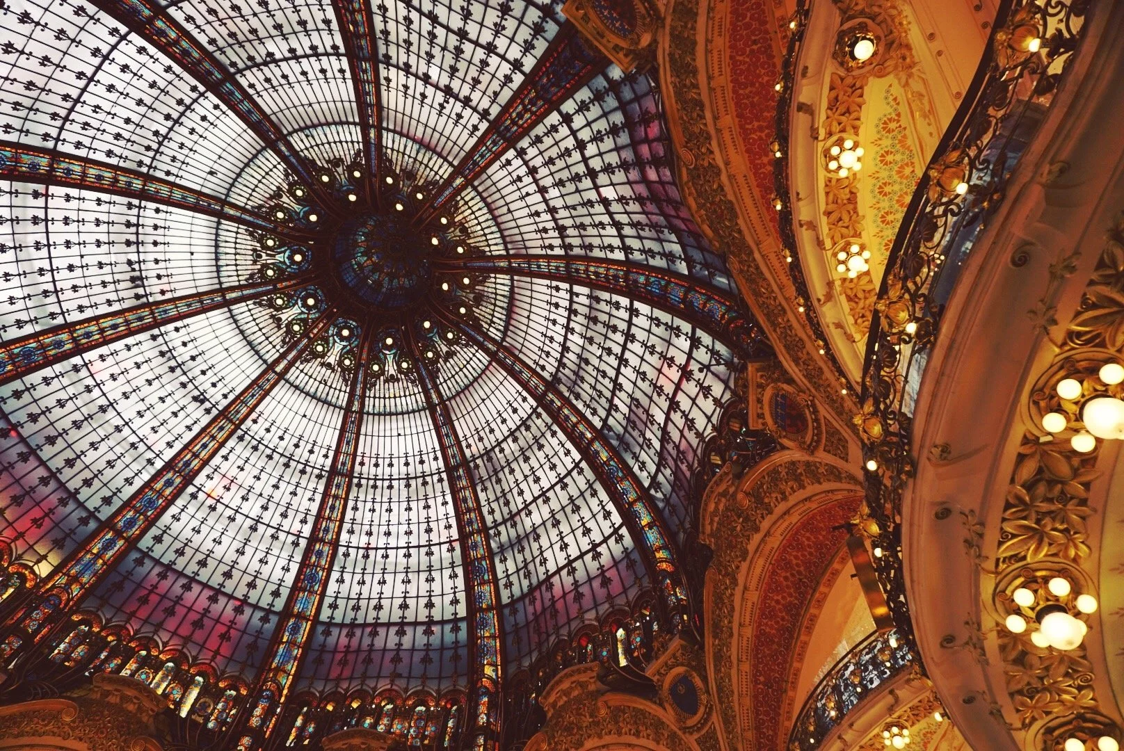 03_galerie-lafayette_paris_architekturfotografie_c_tina-berger_2017_querformat.jpeg
