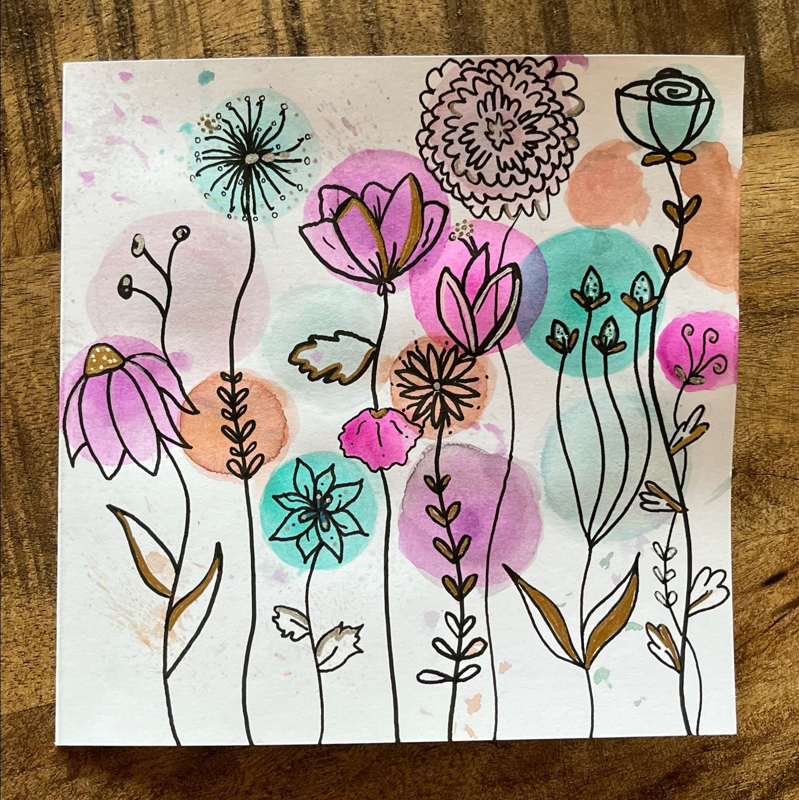 15_blumen-kreise_aquarell-fineliner_edding_auf-baumwolle_c_tina-berger_2023_quadrat.jpg