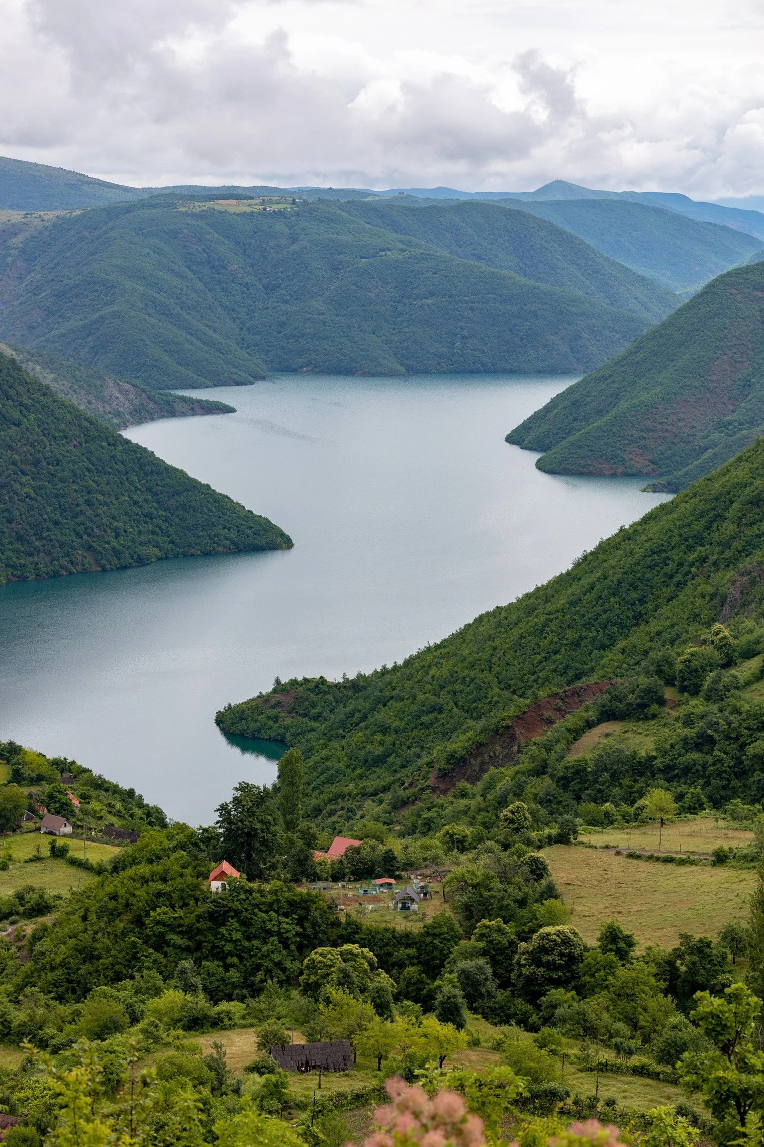16_tara-river_montenegro_sommer_landschaftsfotografie_c_tina-berger_2023_hochformat.jpeg