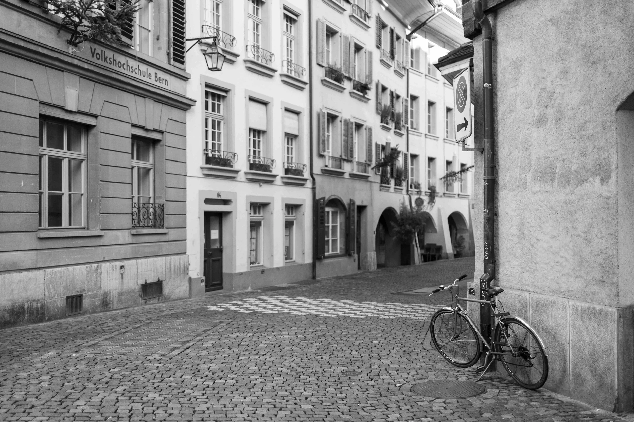 16_velo_stadt-bern_schwarz-weiss-fotografie_c_tina-berger_2023_querformat.jpeg