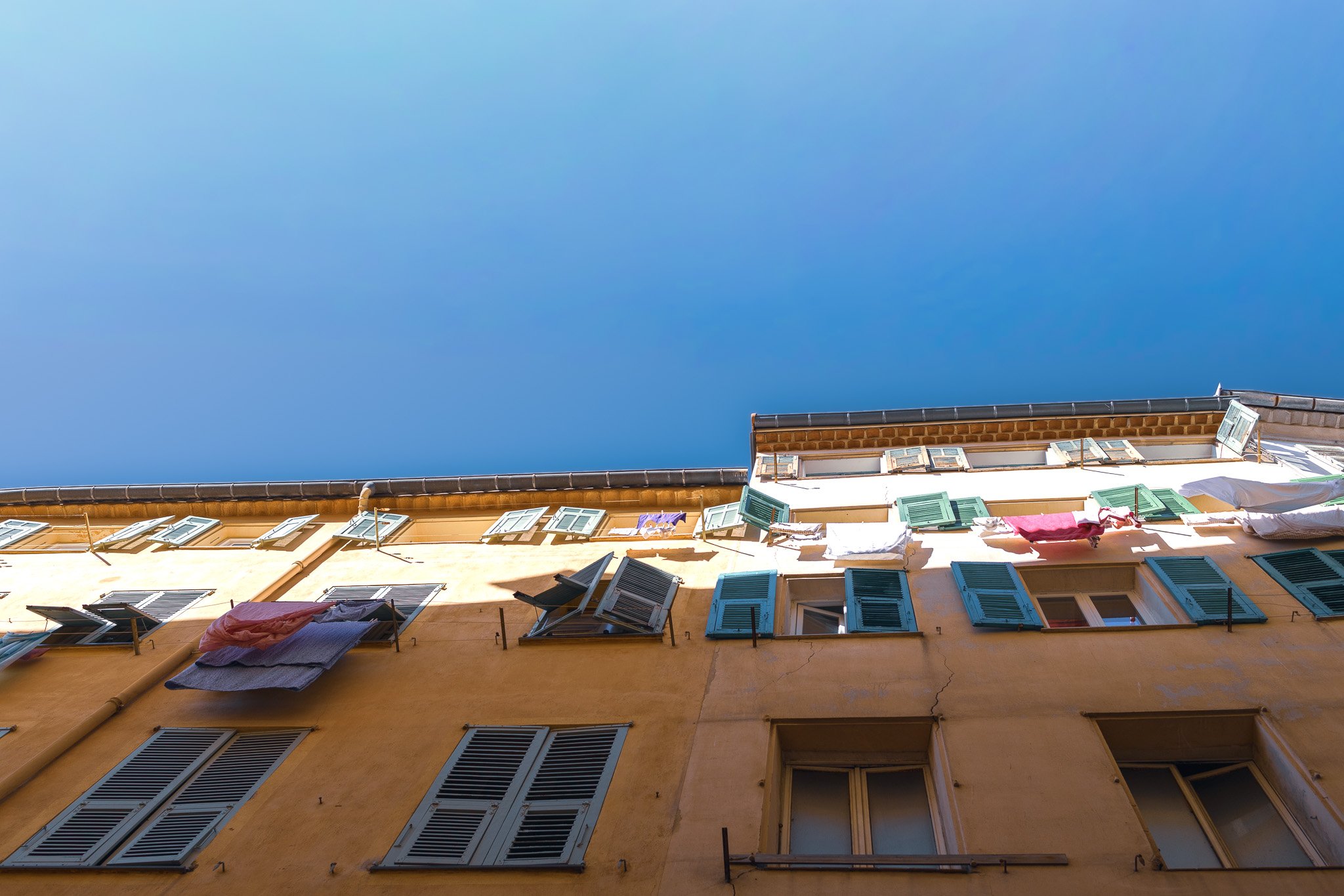 21_hausfassade_nizza_architekturfotografie_c_tina-berger_2026_querformat.jpg