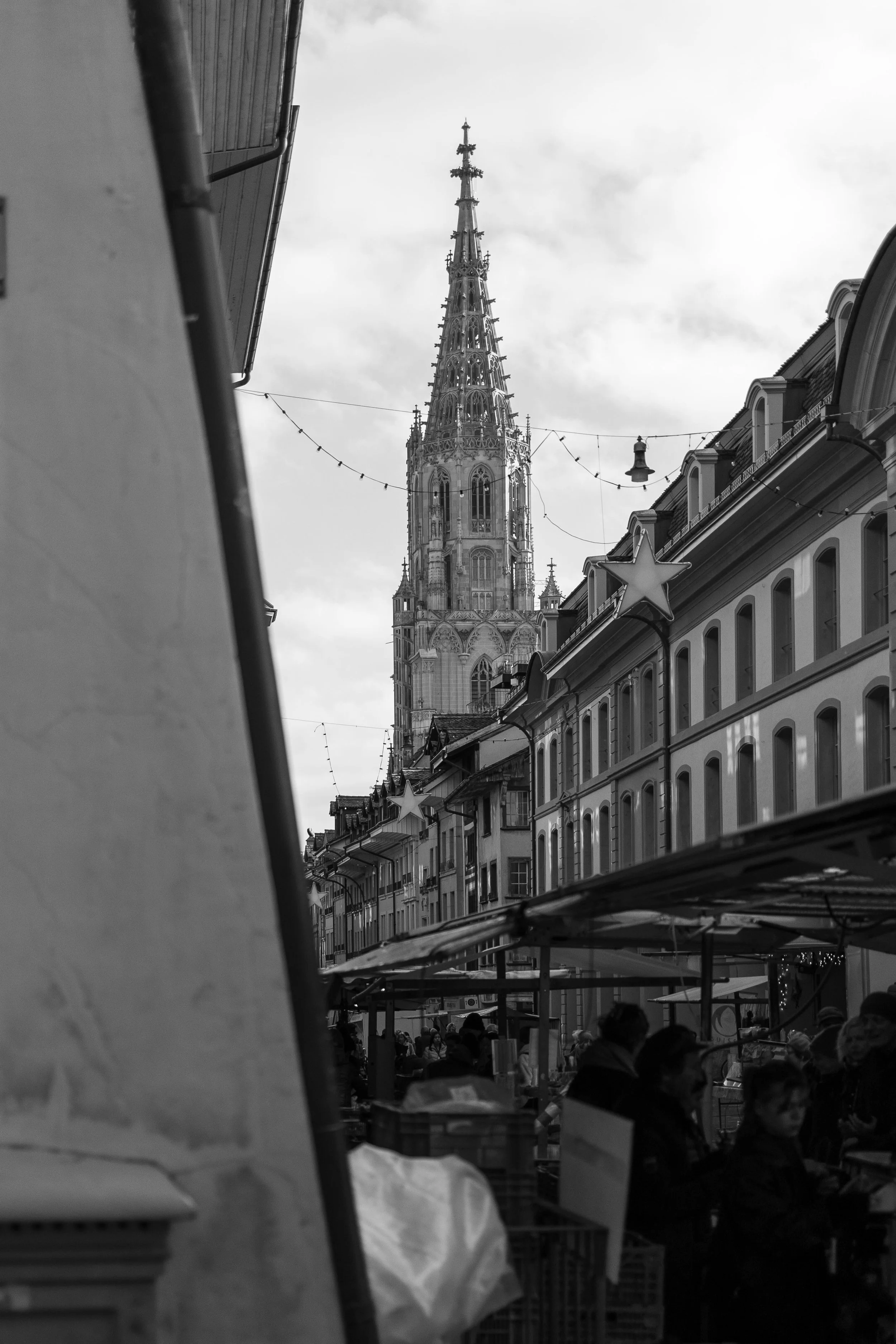 17_berner-muenster_schwarz-weiss-fotografie_stadt-bern_architekturfotografie_c_tina-berger_2023_hochformat.jpeg