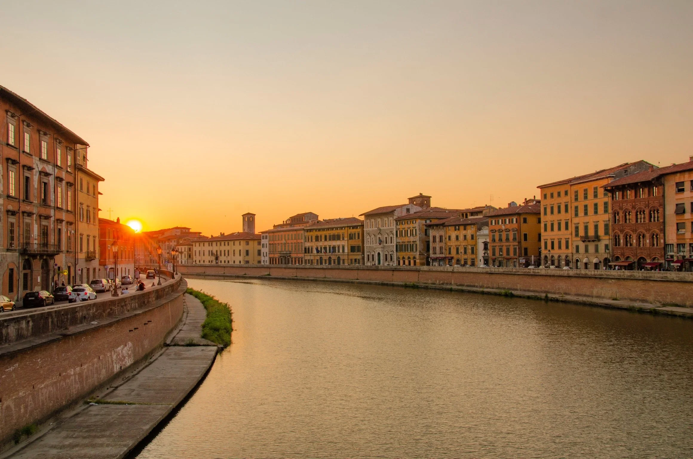 19_sonnenuntergang_pisa_italien_staedtefotografie_c_tina-berger_2020_querformat.jpeg