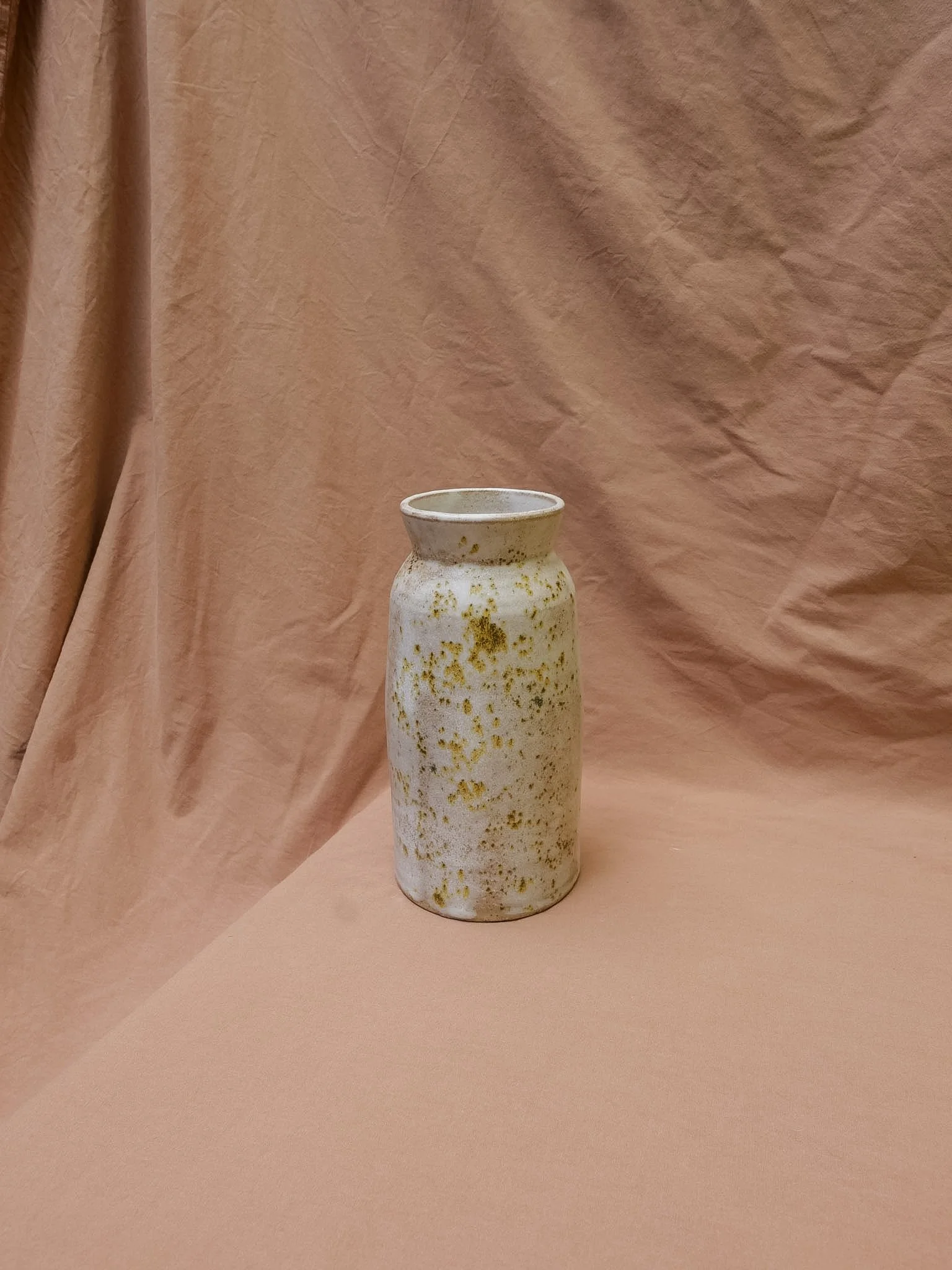 Decorative vase with recycled steel