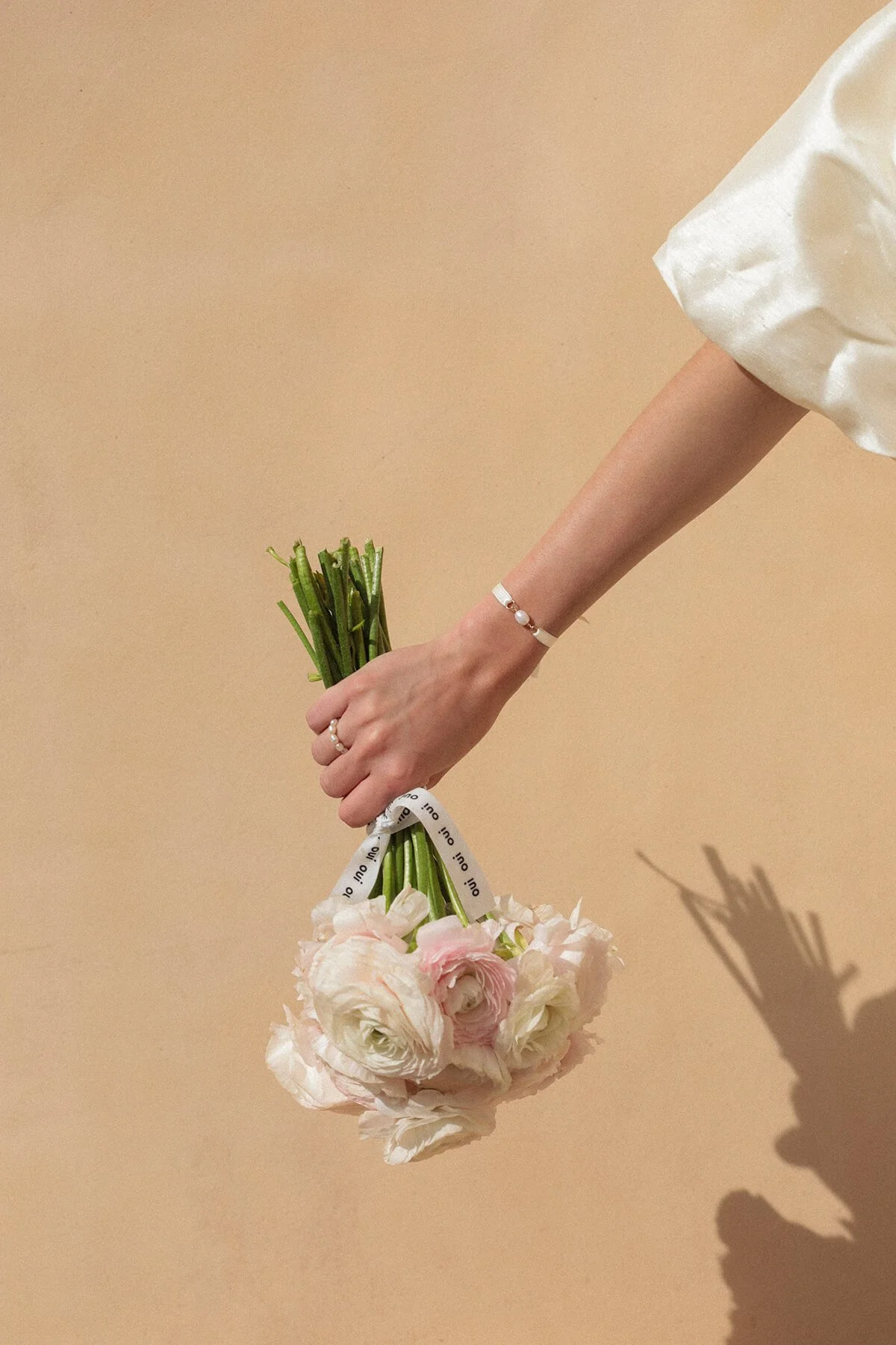 bracelet-ruban-perle-blanc-creme-bazile-provence-mariage (1).jpeg