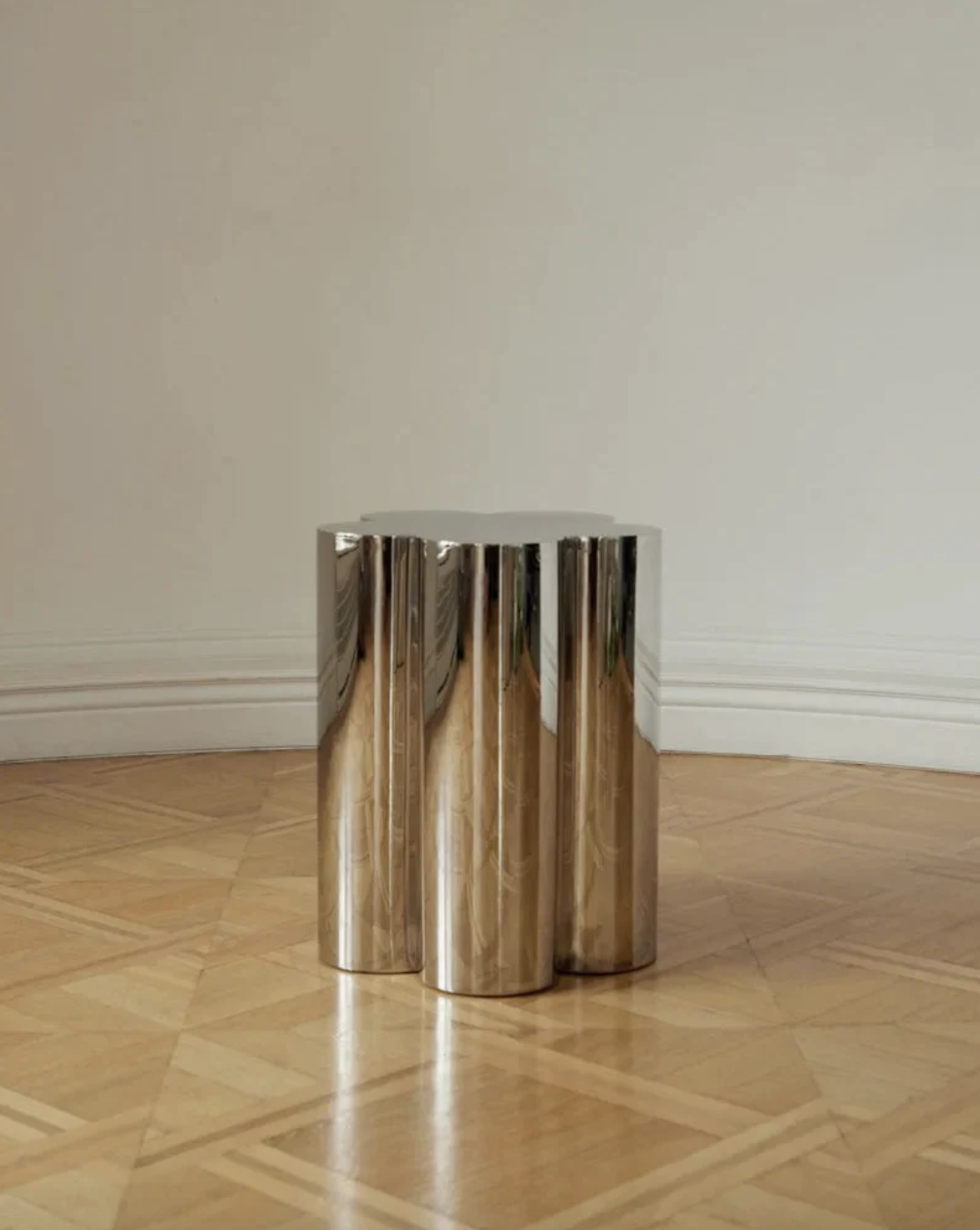Table d'appoint en acier Barvinok, The Oblist