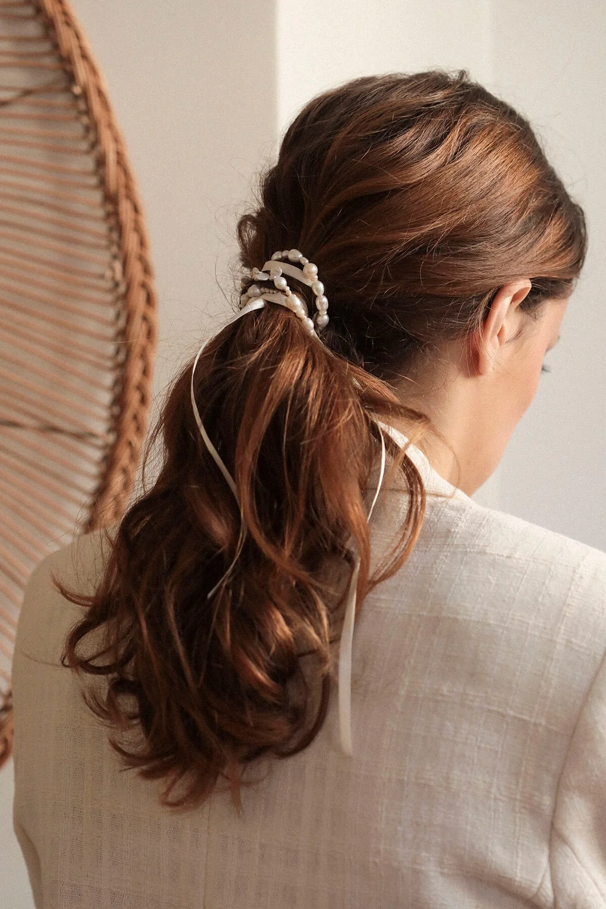 coiffure-mariee-accessoire-perles-bazile-provence.jpg