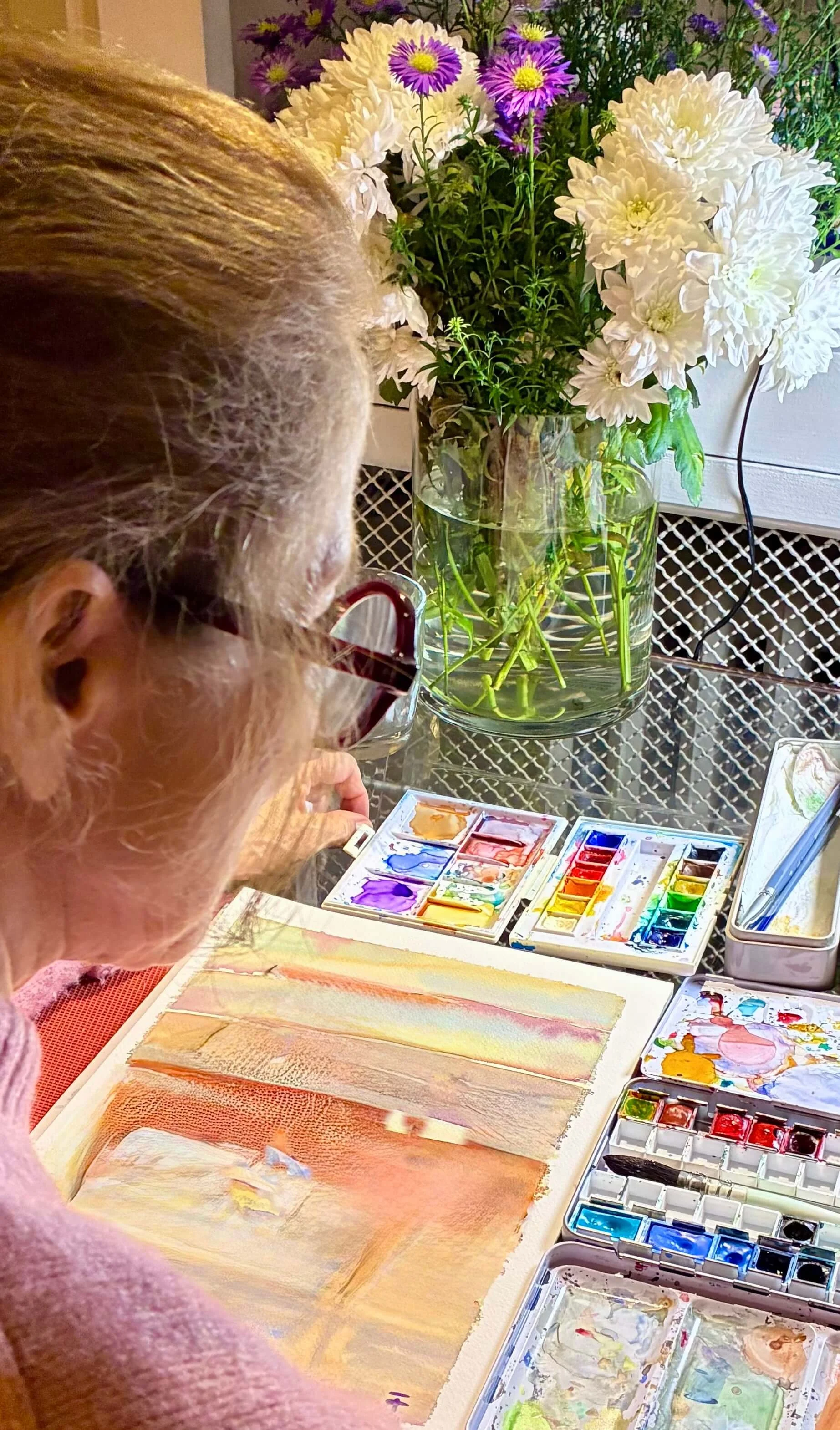 des palettes de couleur, un bouquet de fleur, je peins dans mon univers doux et chaleureux