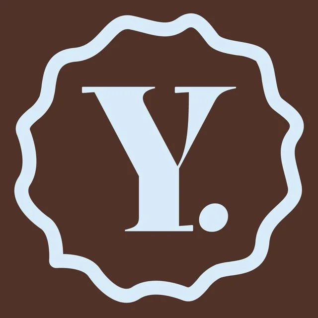 Een logo met een grote, lichtblauwe letter 'Y' op een donkere achtergrond, omringd door een onregelmatige, lichtblauwe rand.