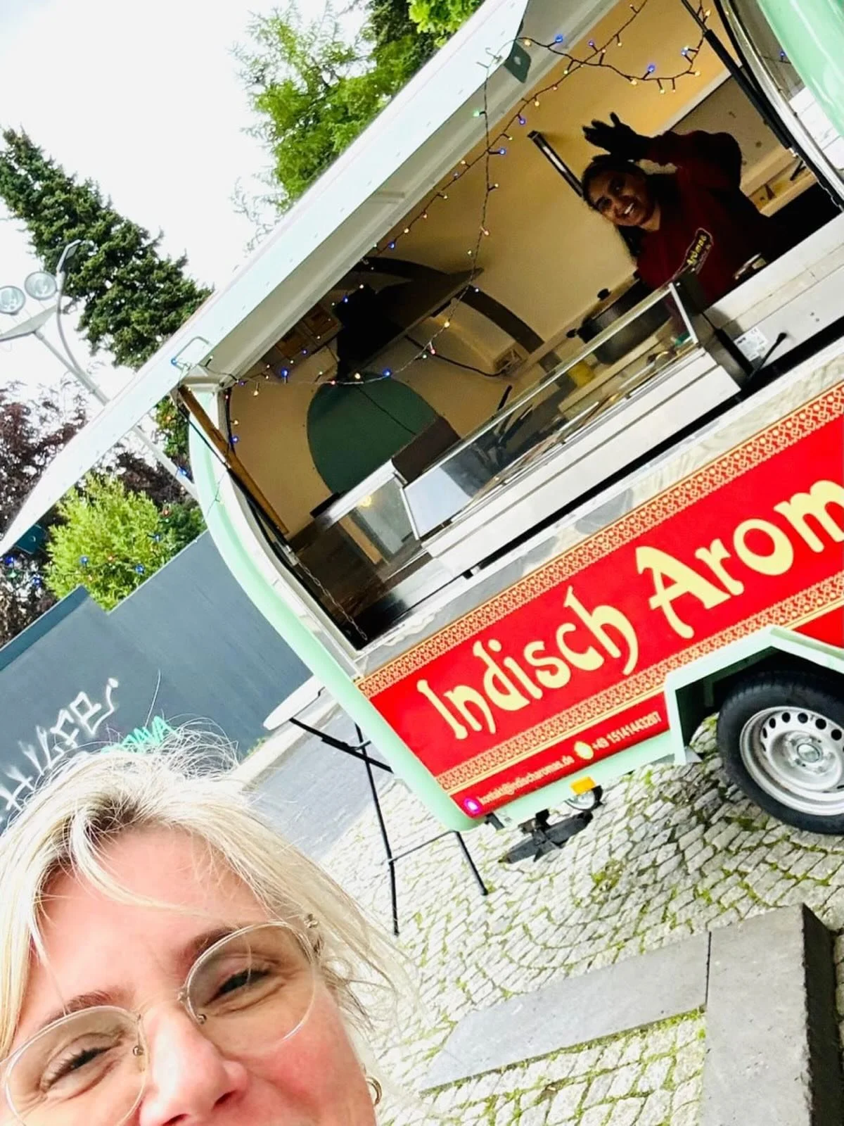 🇮🇳🍷 INDISH AROMAS &ndash; READY TO SERVE! 🍷🇮🇳

Auch heute und morgen begleitet uns wieder das Team von Indish Aromas im wineGARTEN.

Freut euch auf authentische indische Spezialit&auml;ten, frisch zubereitet direkt aus dem Foodtruck &ndash; vol