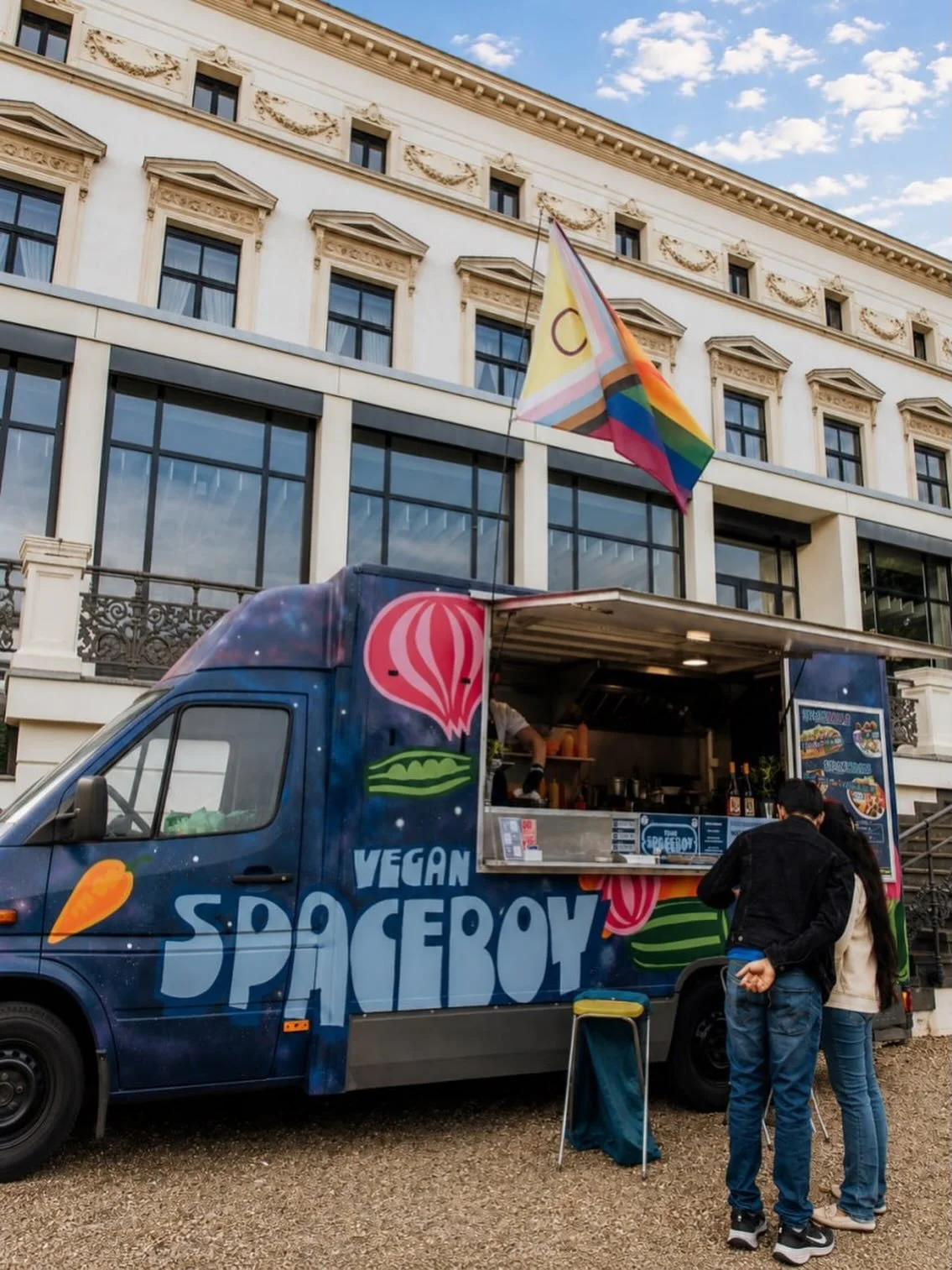 Heute wird&rsquo;s nicht nur sonnig im wineGARTEN &ndash; sondern auch richtig lecker. ☀️🌿

Ab 15:30 Uhr ist unser Freund @vegan_spaceboy 👨&zwj;🚀 bei uns vor Ort und versorgt euch mit seinen legend&auml;ren veganen Streetfood-Kreationen direkt aus