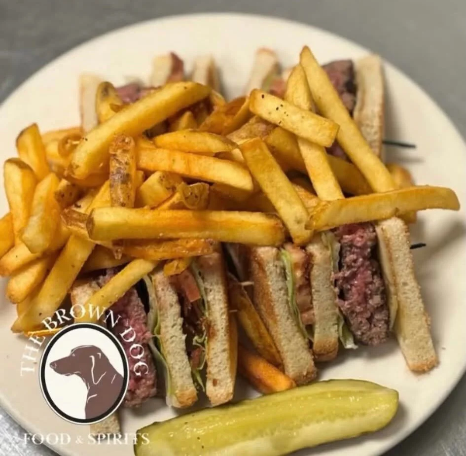 🍁 Tuesday Specials 🍁
&hellip;
COBB SALAD$14
Mixed salad greens with sliced hard boiled egg, artichoke hearts, avocado, tomatoes, cucumbers, bacon, red onion and feta cheese. Served with choice of salad dressing.
&hellip;
CHEESEBURGER CLUB SANDWICH$