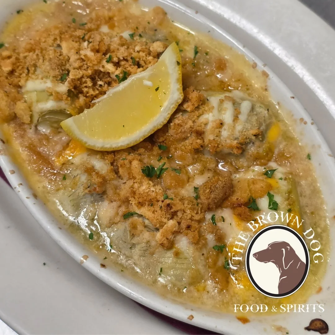 🍷 Tuesday Specials 🍽️ 
..
ARTICHOKE HEARTS AU GRATIN $11
Artichoke hearts baked en casserole topped with seasoned crumbs and melted cheese in a lemon, butter, white wine sauce..
&hellip;
PULLED PORK QUESADILLA $15
Grilled flour tortilla stuffed wit