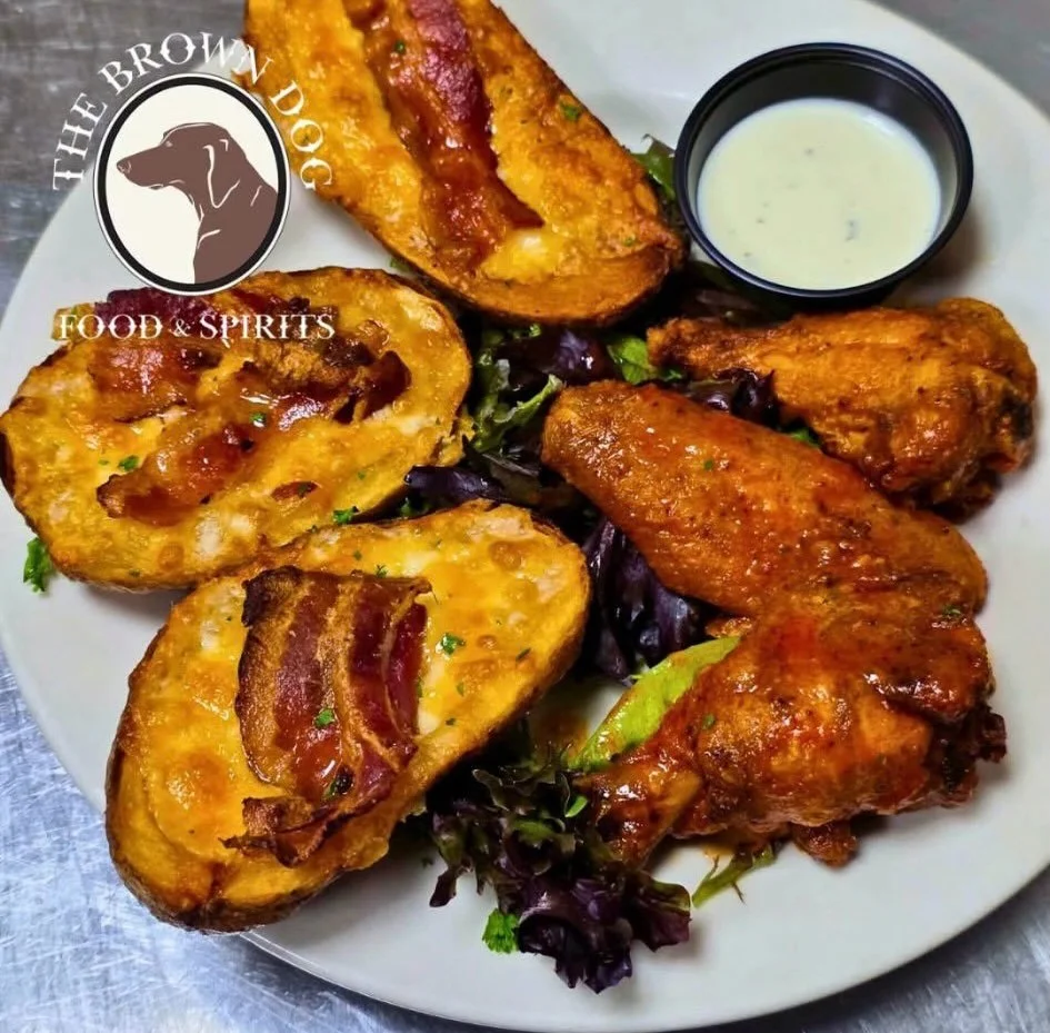 🎃 Friday Specials 🎃 
&hellip;
POTATO SKIN WINGS COMBO $15
Our potato skins appetizer with cheese and bacon along with choice of wings made your way.
Served with choice of dipping sauces.
 &hellip;
MEXICAN CHIMICHURRI BURGER $17
Our half pound angus