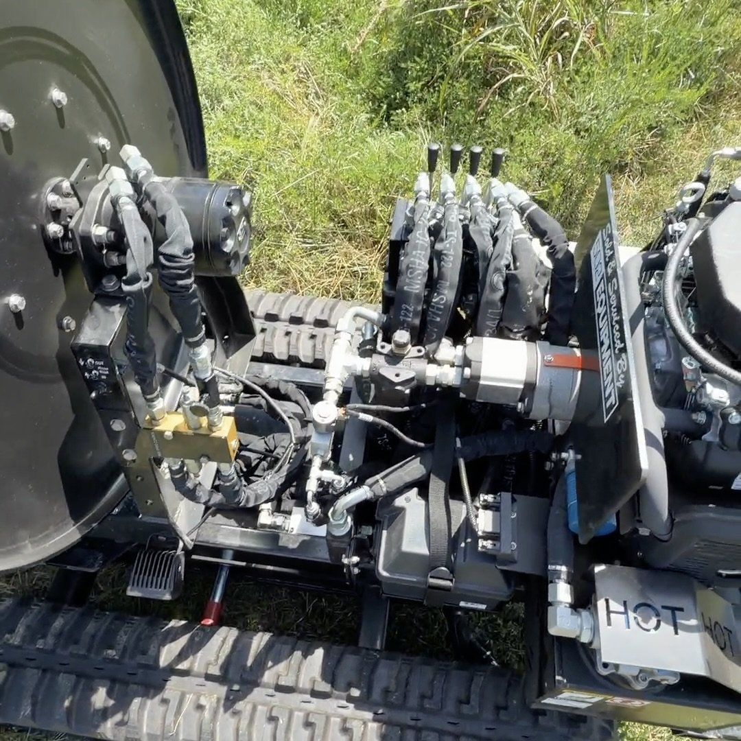tracked-easement-machine-close-up-502equipment.jpeg