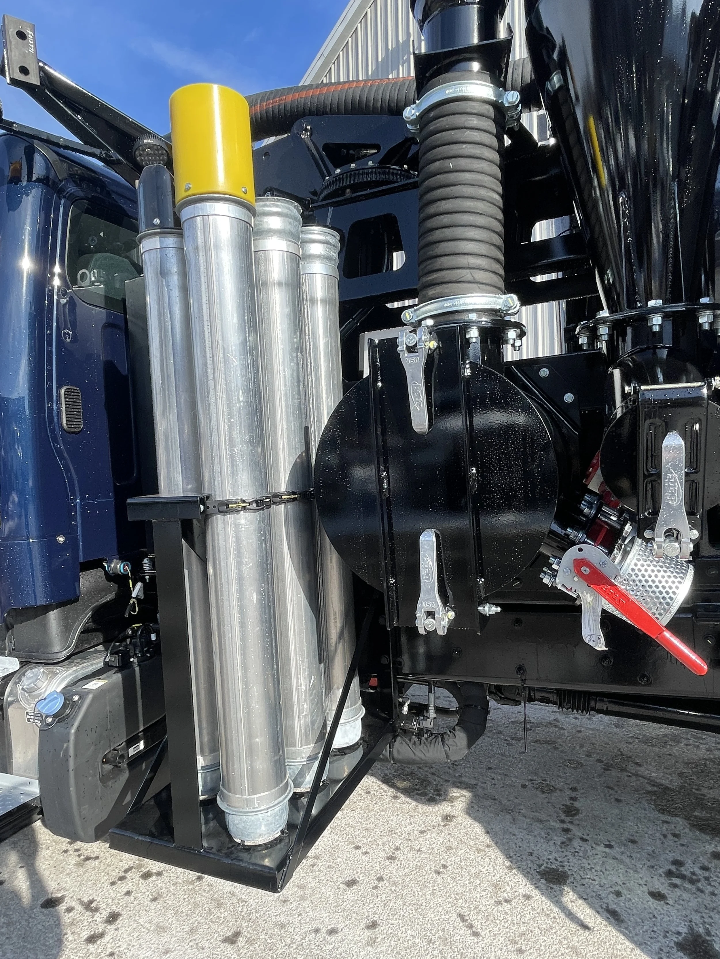 gapvax-mc-lite-mini-combo-vac-truck-502equipment_close.JPG
