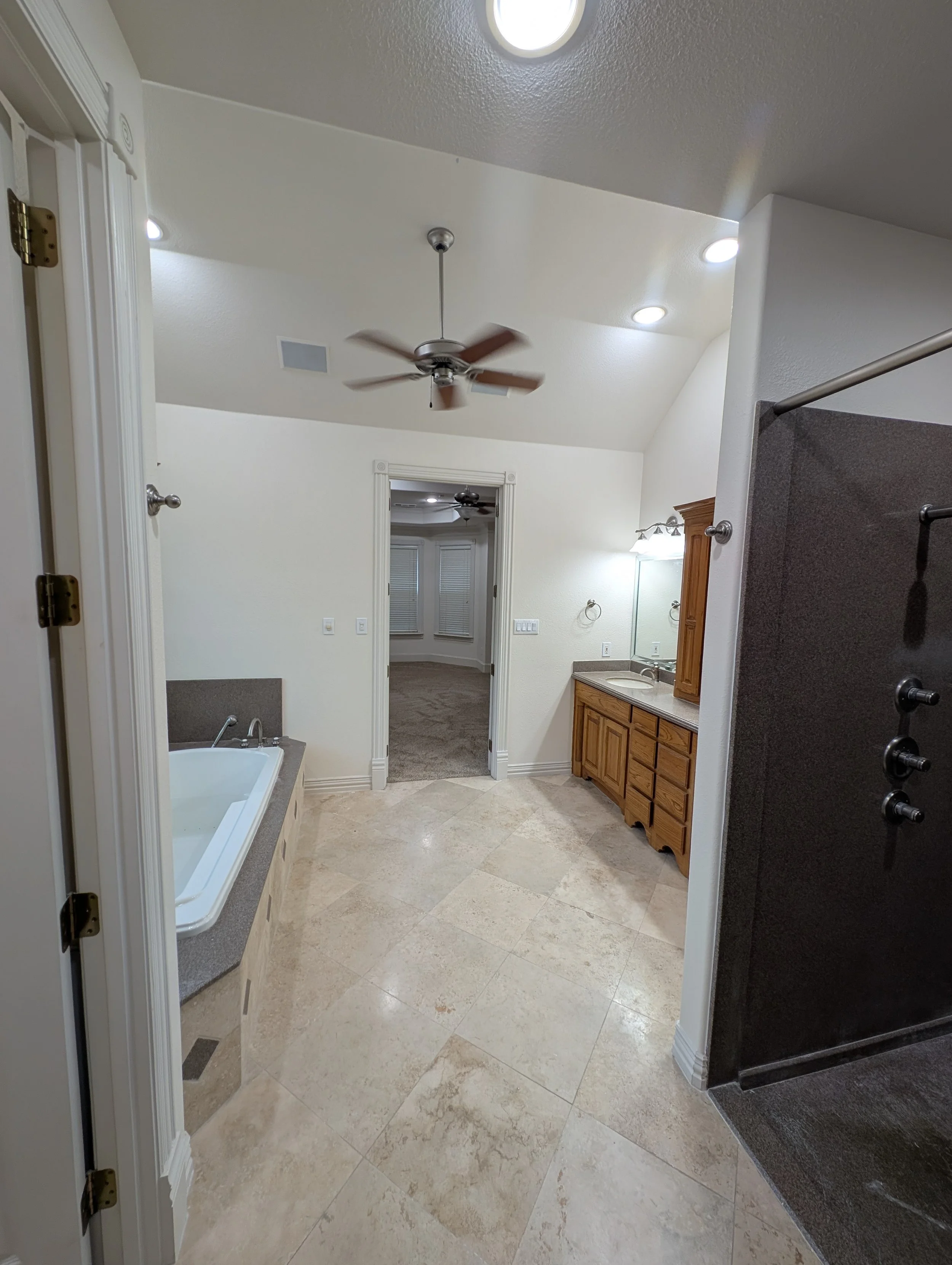 Wallpaper-removal-in-Shady-Oaks-TX-master-bathroom-after-4.jpg