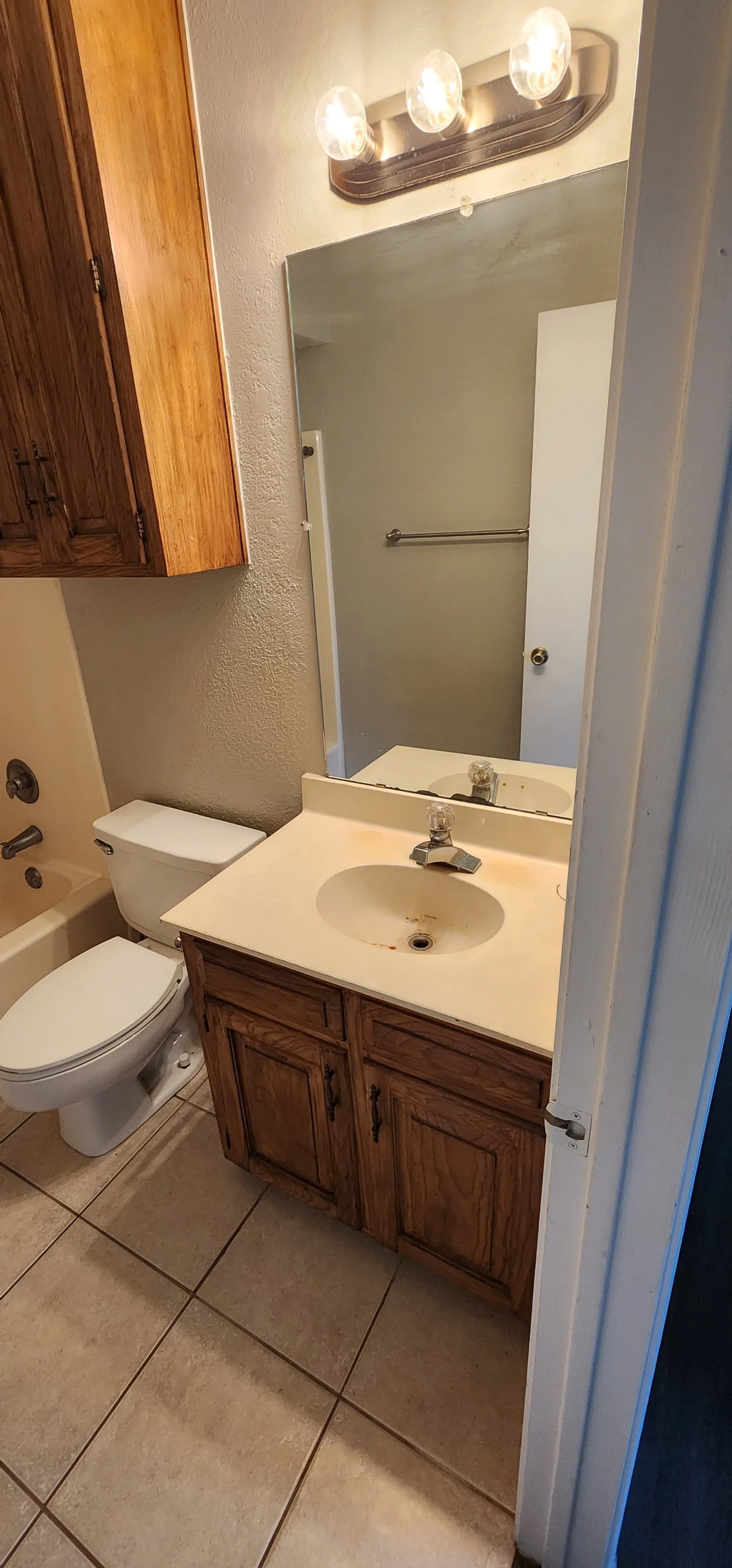 Denton-tx-bathroom-remodel-guest-before-1.jpg