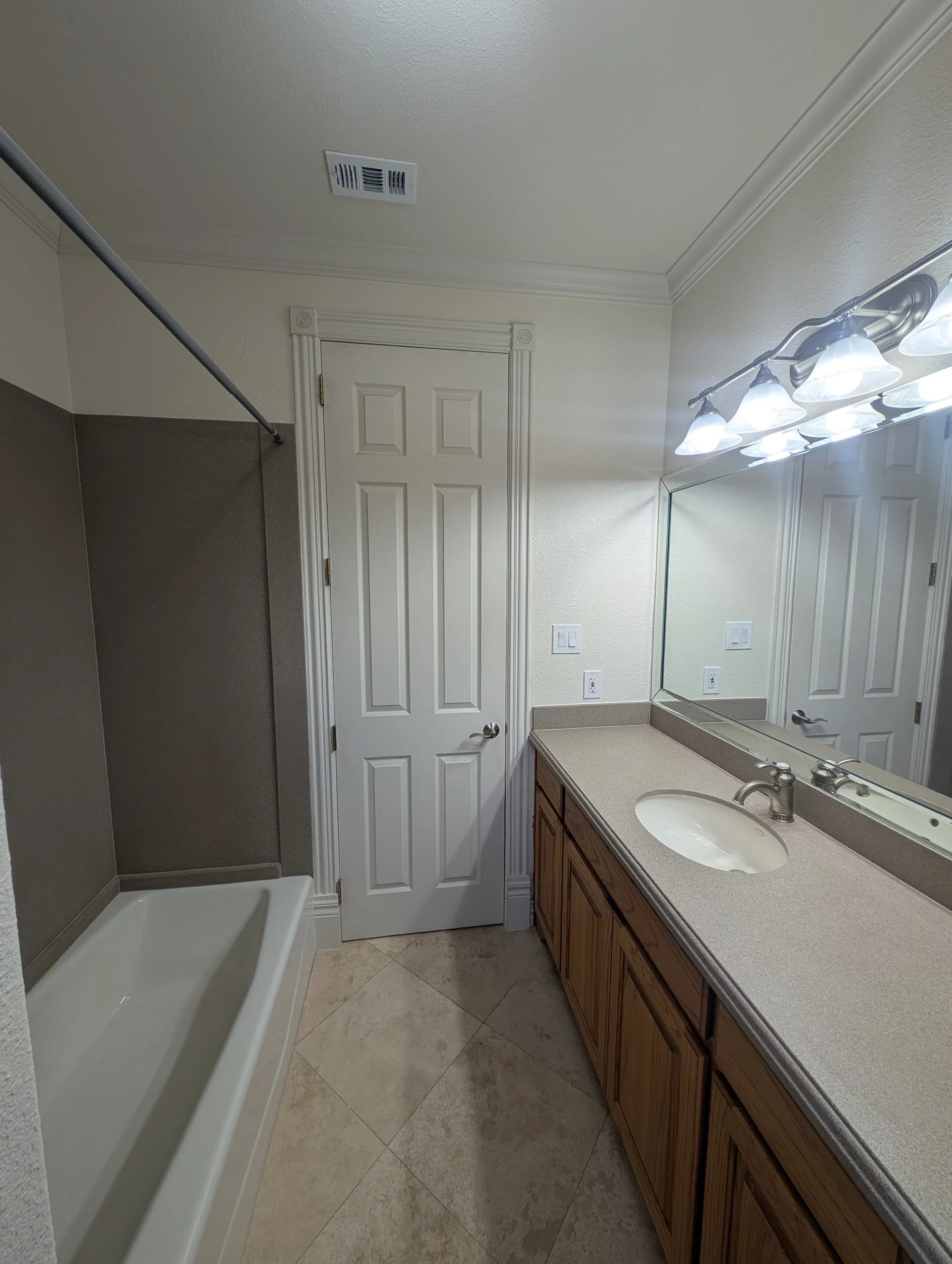 Wallpaper-removal-in-Shady-Oaks-TX-guest-bathroom-after-2.jpg