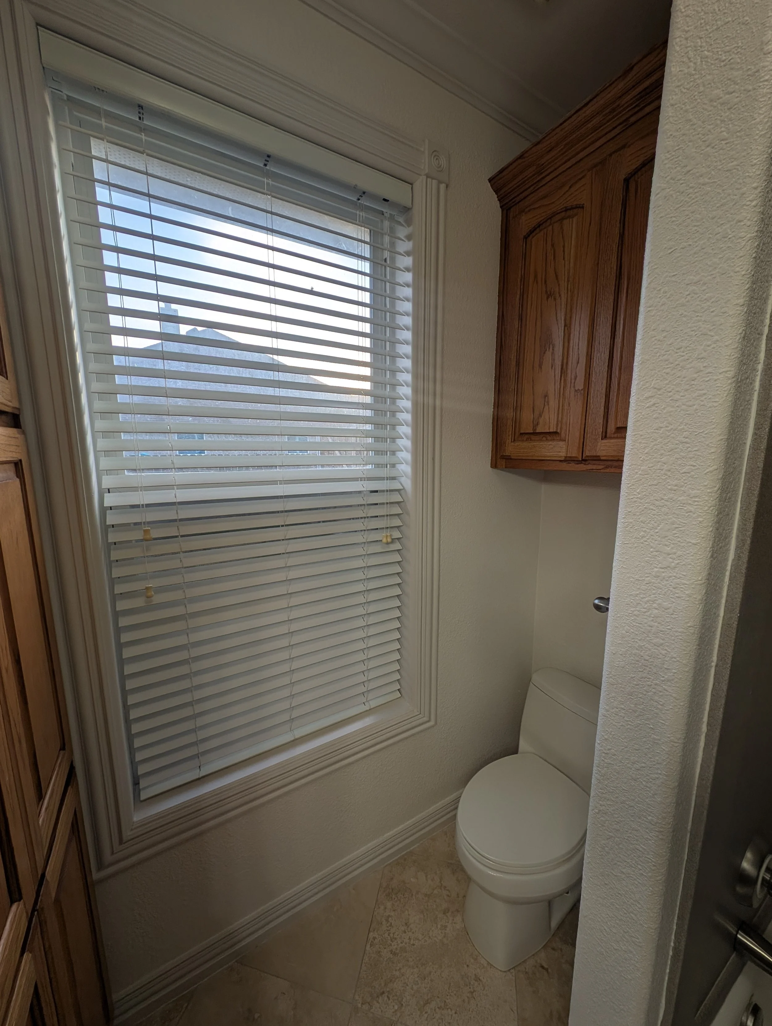 Wallpaper-removal-in-Shady-Oaks-TX-guest-bathroom-after-1.jpg